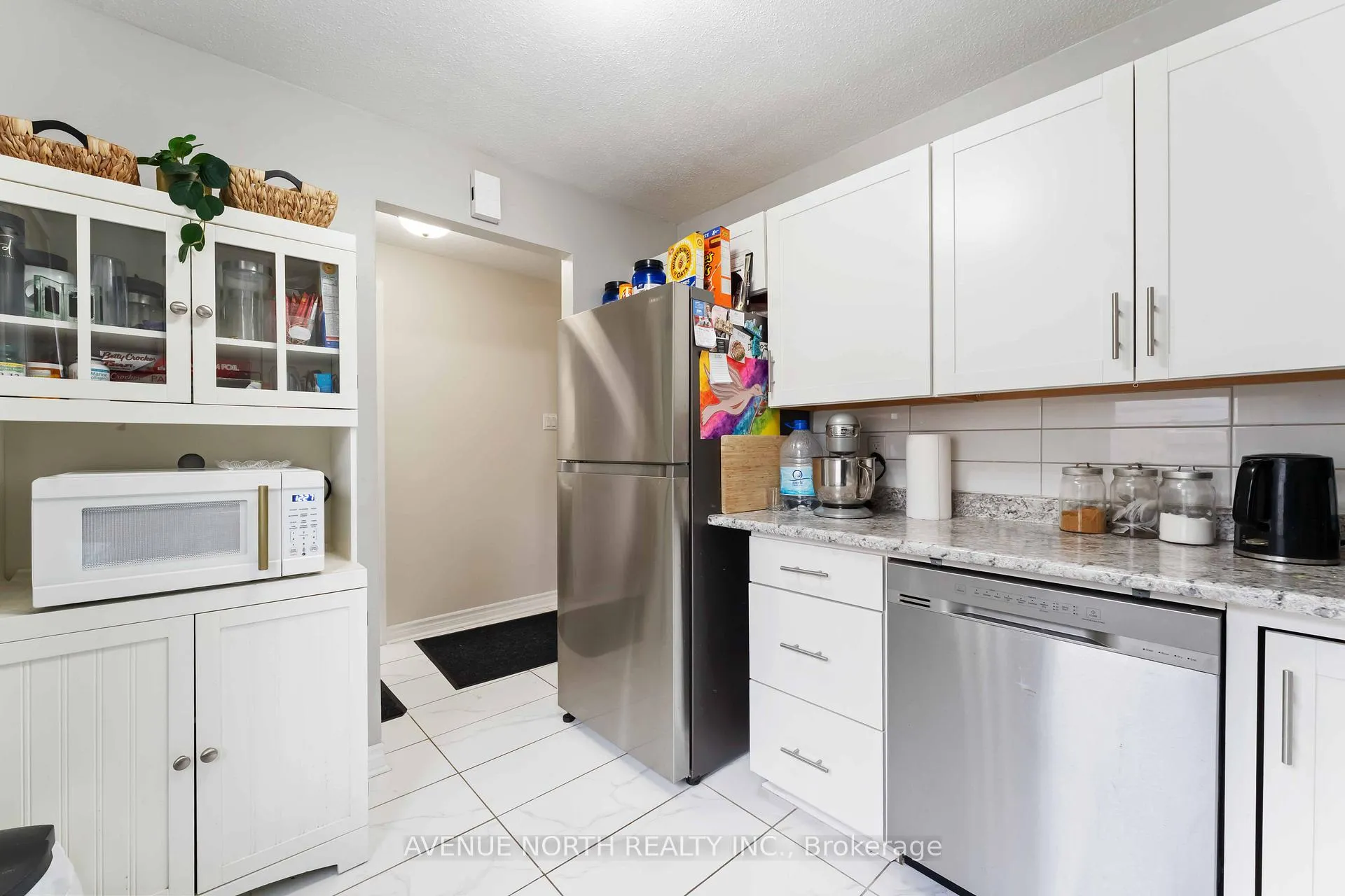 Photo 13 of Unit B, 1741 Lamoureux Drive, Ottawa, Queenswood Heights South — HOMEH