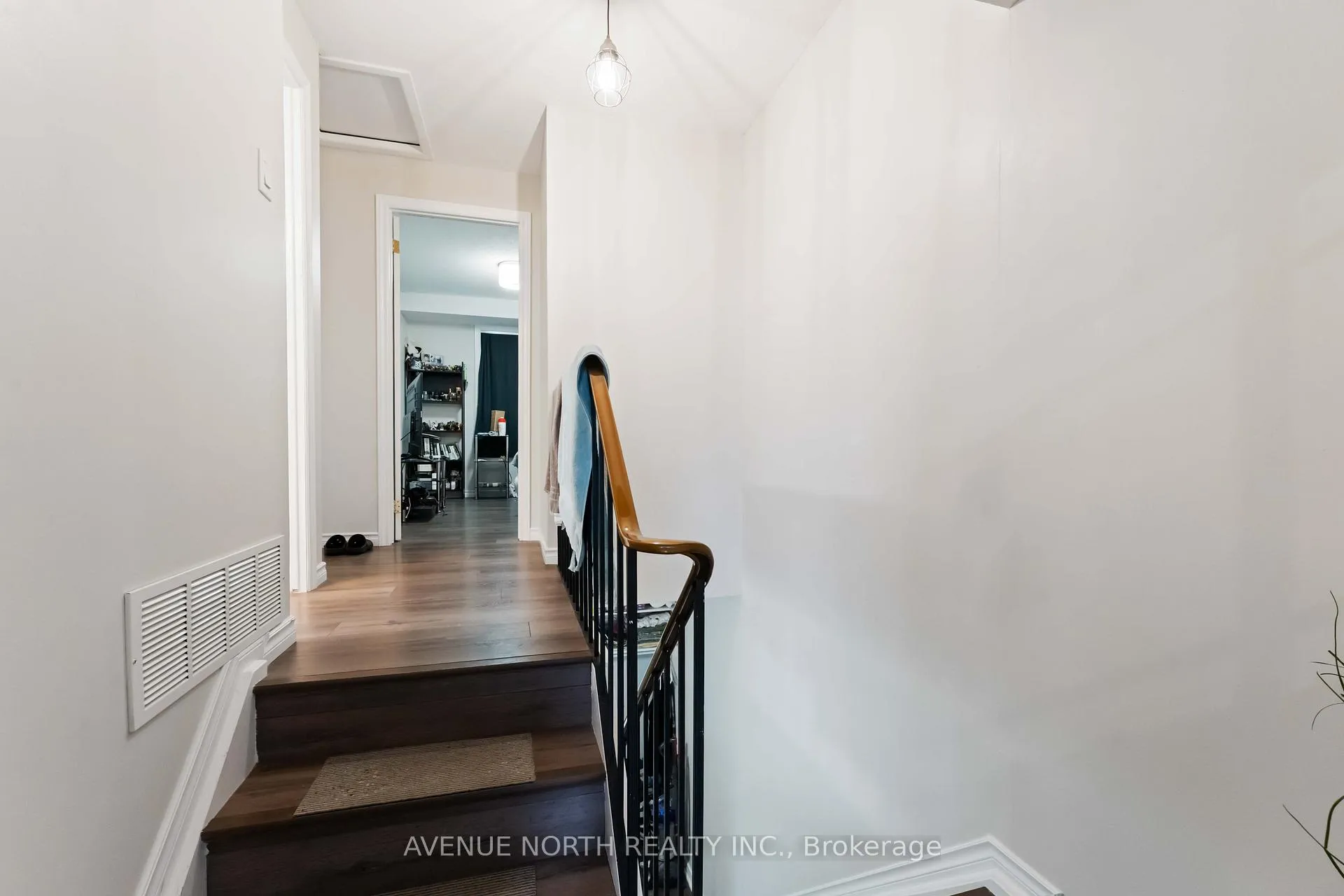 Photo 15 of Unit B, 1741 Lamoureux Drive, Ottawa, Queenswood Heights South — HOMEH