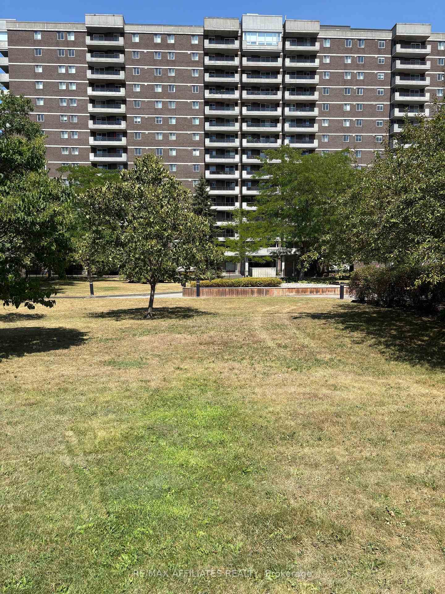 Photo 1 of Unit 811, 1705 Playfair Drive, Ottawa, Playfair Park — HOMEH