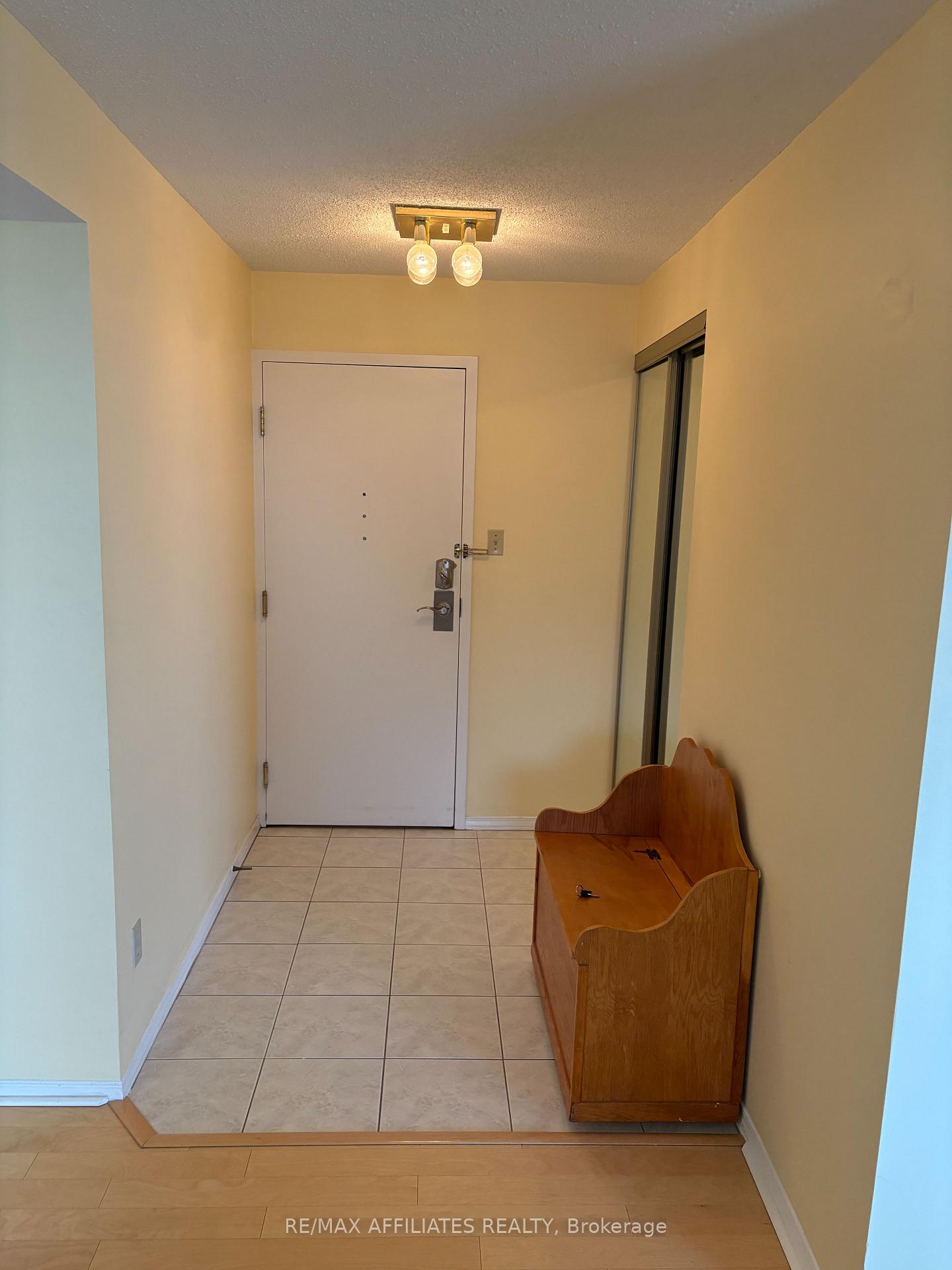 Photo 4 of Unit 811, 1705 Playfair Drive, Ottawa, Playfair Park — HOMEH
