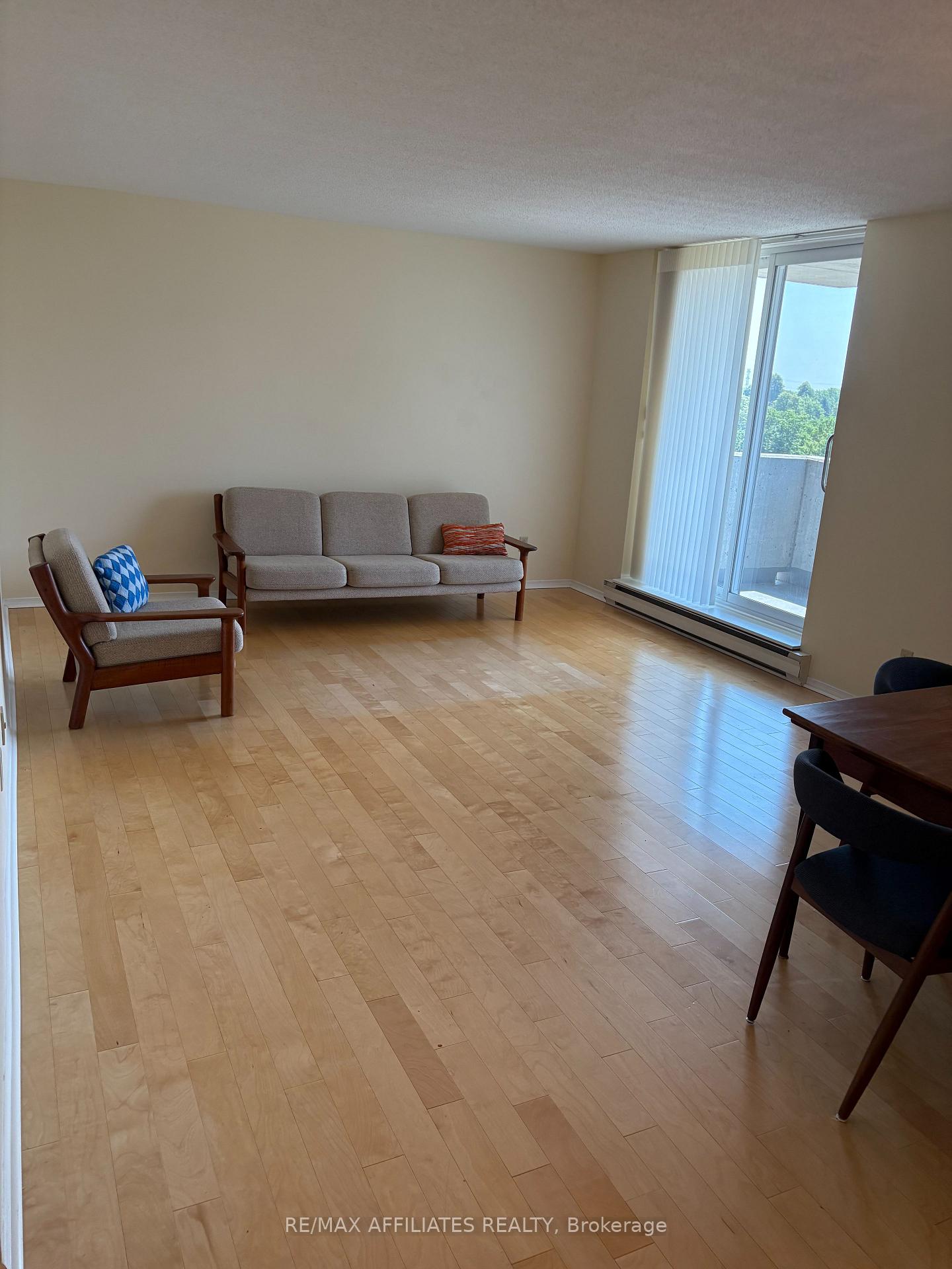 Photo 5 of Unit 811, 1705 Playfair Drive, Ottawa, Playfair Park — HOMEH