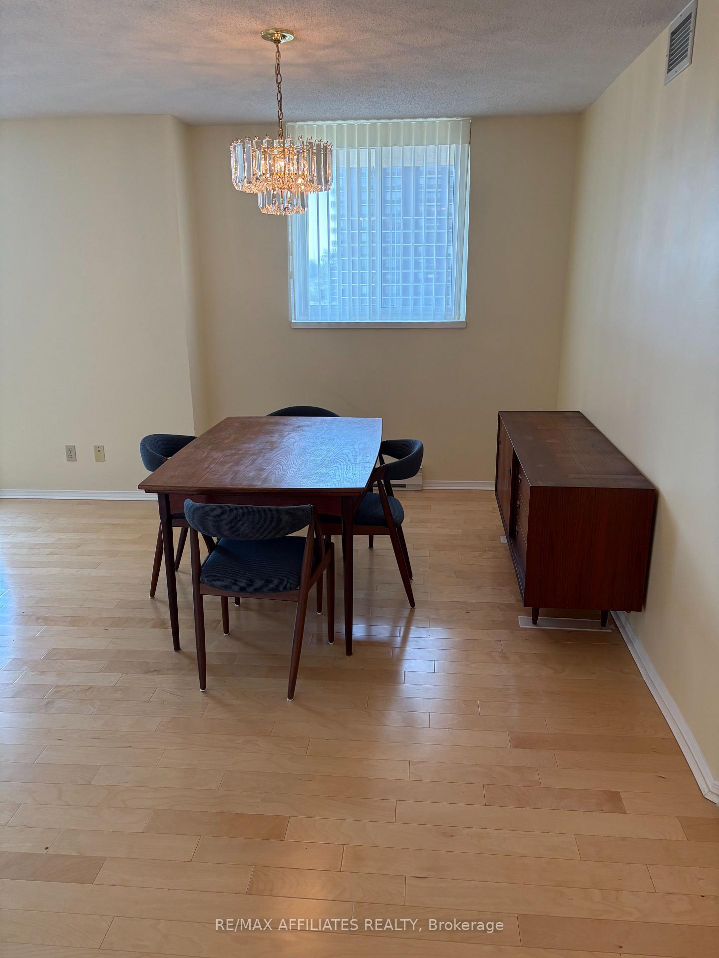 Photo 7 of Unit 811, 1705 Playfair Drive, Ottawa, Playfair Park — HOMEH