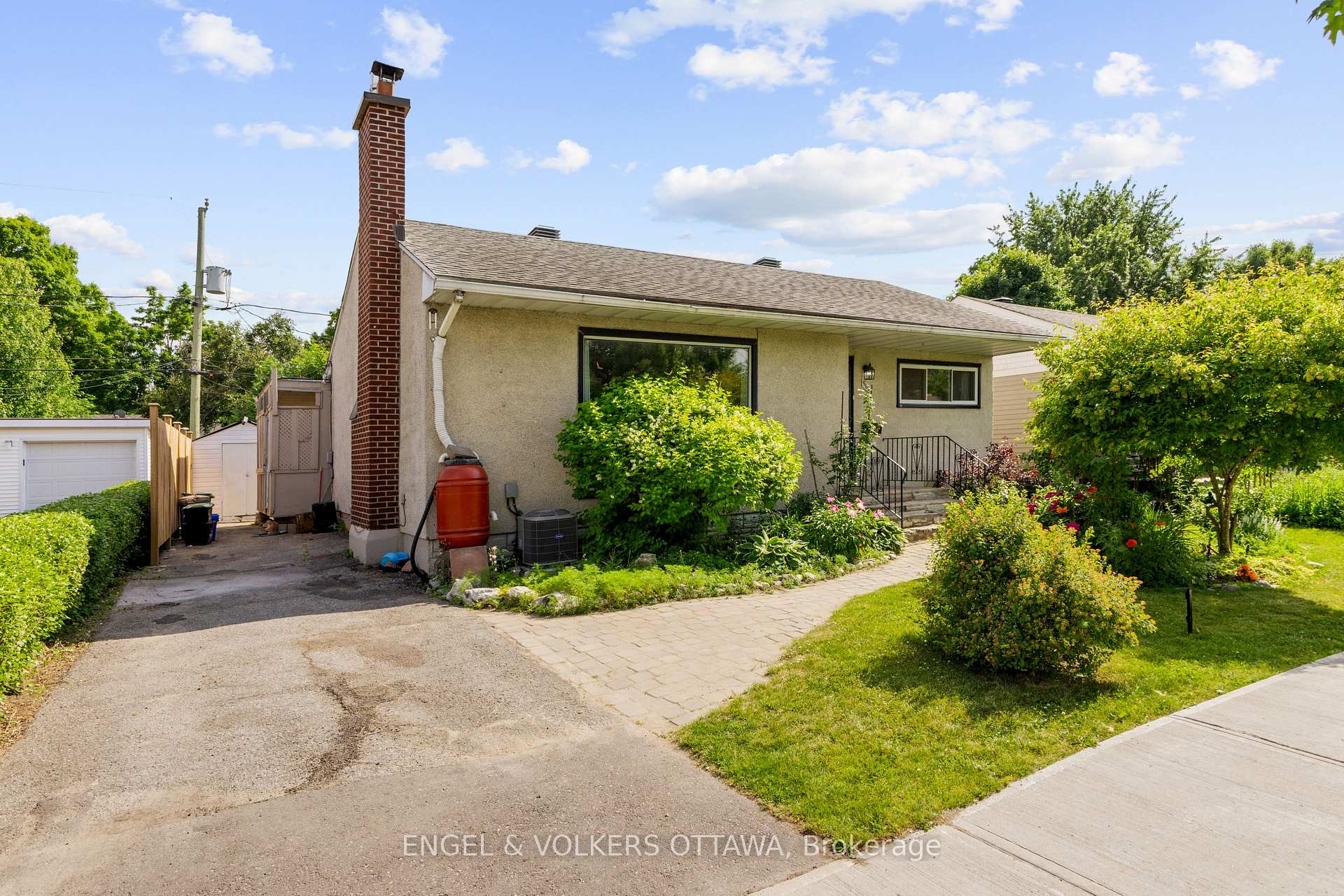 Photo 1 of 960 Chapman Boulevard, Ottawa, Elmvale Acres/Urbandale — HOMEH