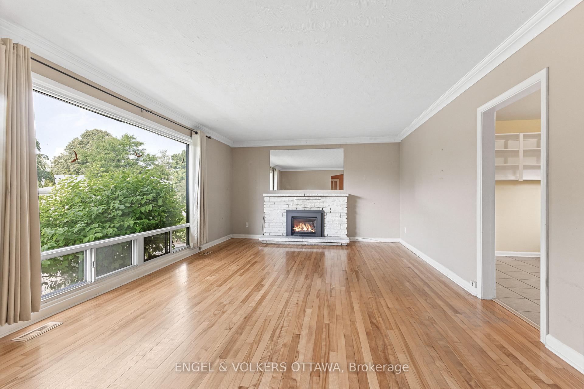 Photo 8 of 960 Chapman Boulevard, Ottawa, Elmvale Acres/Urbandale — HOMEH