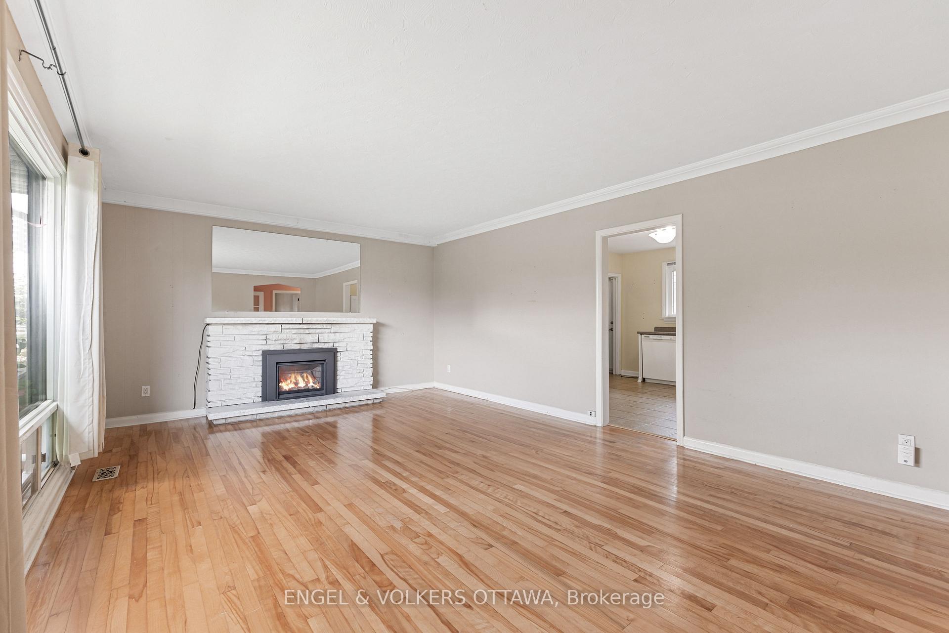 Photo 11 of 960 Chapman Boulevard, Ottawa, Elmvale Acres/Urbandale — HOMEH