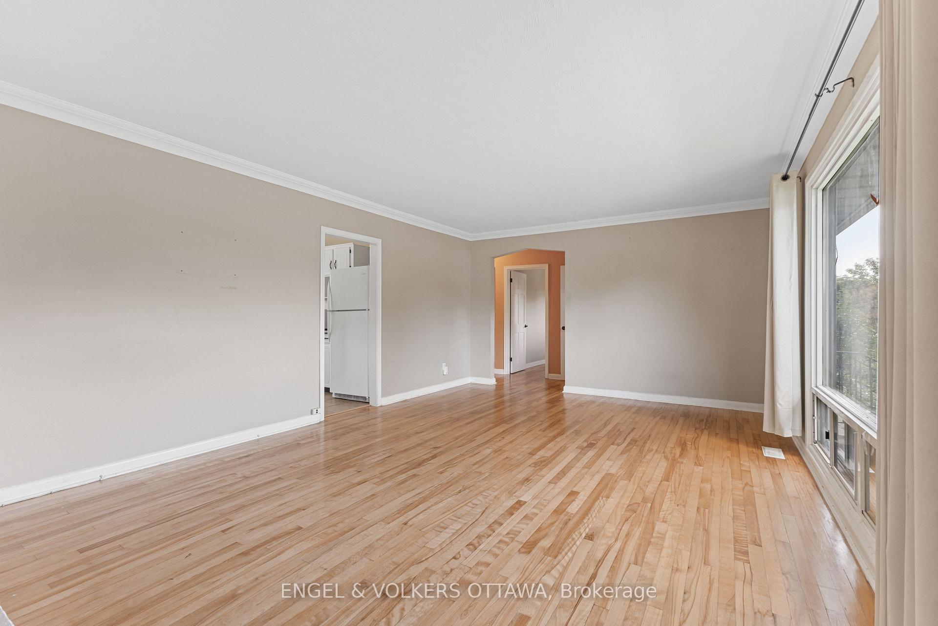 Photo 9 of 960 Chapman Boulevard, Ottawa, Elmvale Acres/Urbandale — HOMEH