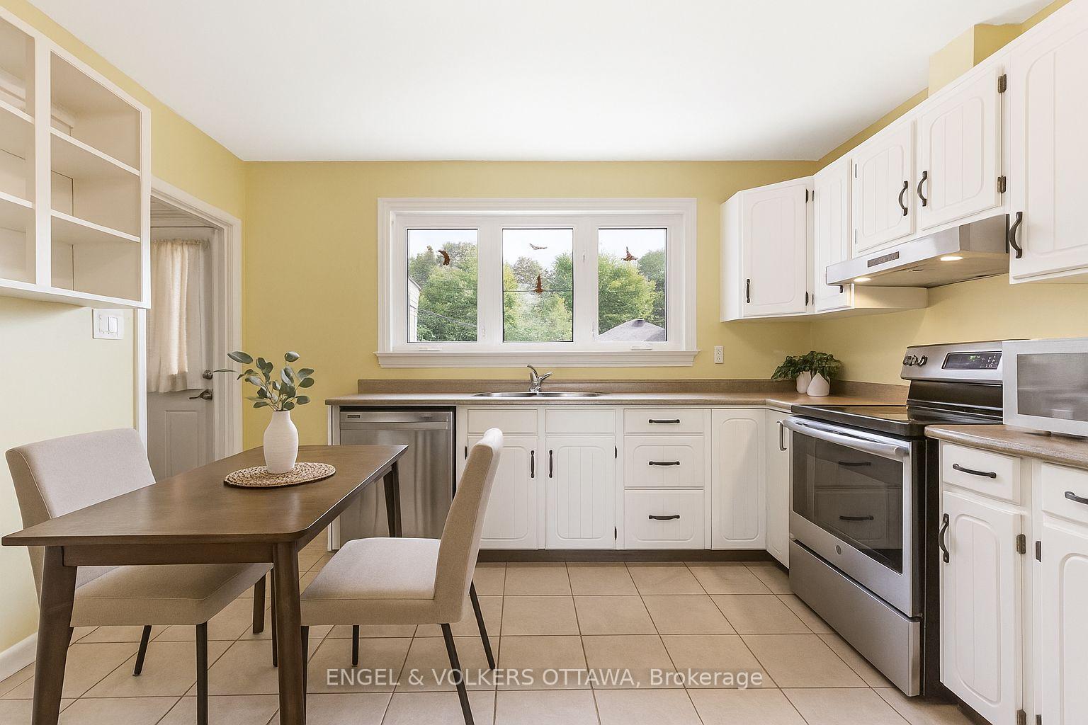 Photo 13 of 960 Chapman Boulevard, Ottawa, Elmvale Acres/Urbandale — HOMEH