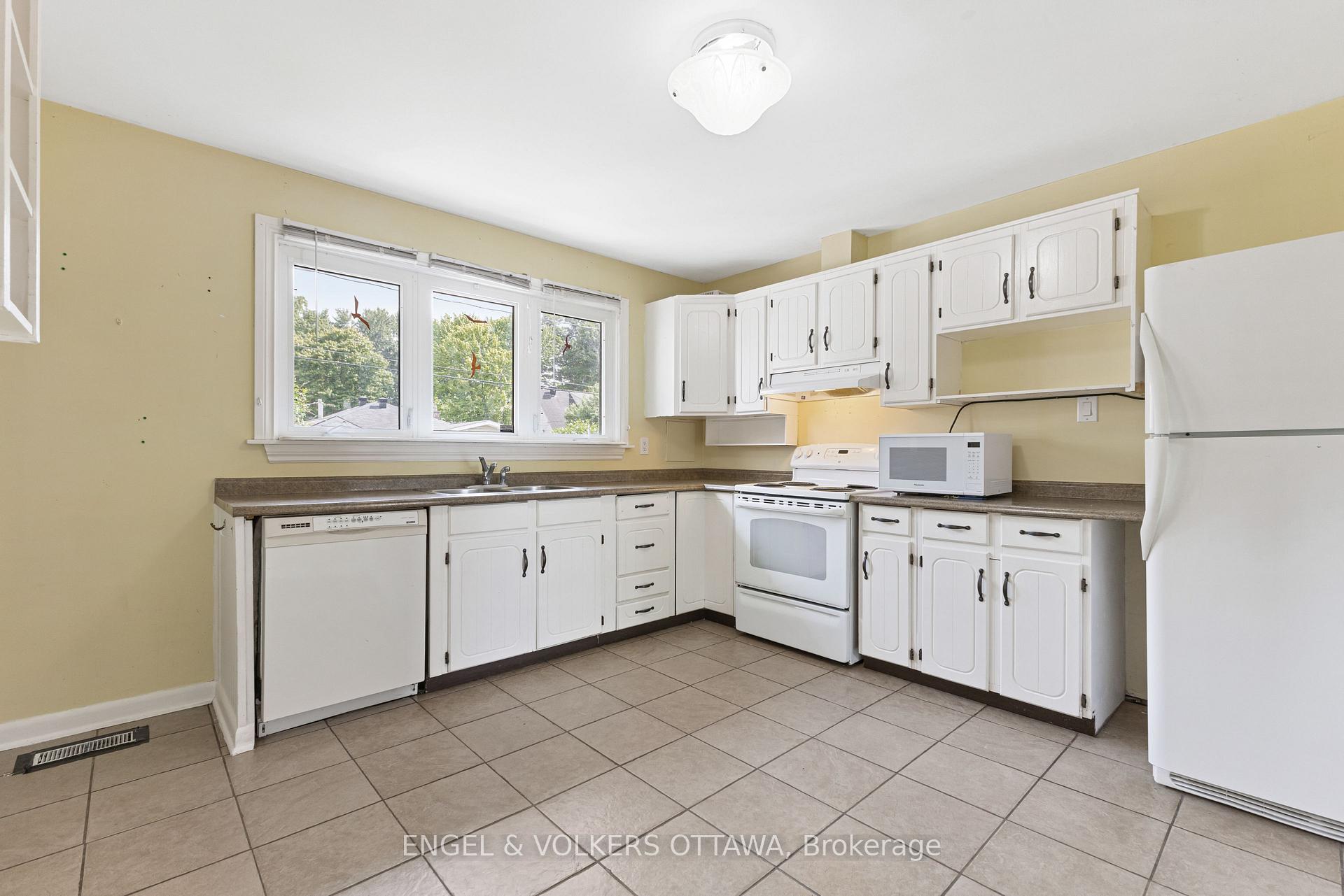 Photo 12 of 960 Chapman Boulevard, Ottawa, Elmvale Acres/Urbandale — HOMEH