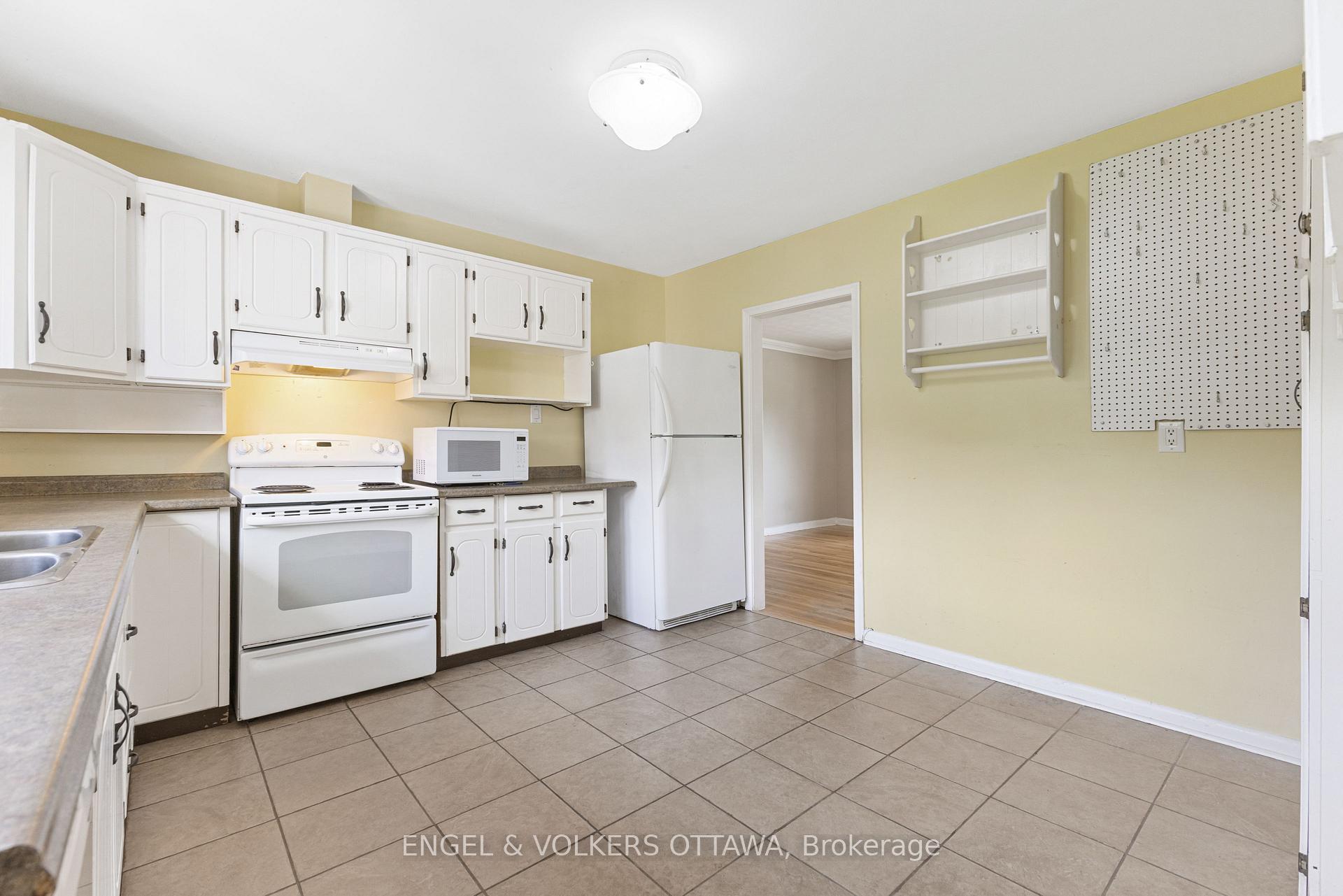 Photo 14 of 960 Chapman Boulevard, Ottawa, Elmvale Acres/Urbandale — HOMEH
