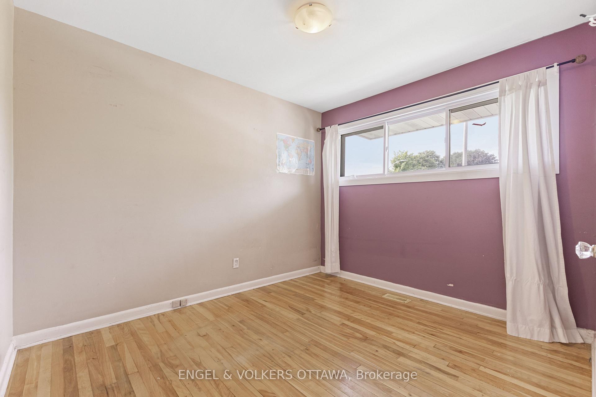 Photo 16 of 960 Chapman Boulevard, Ottawa, Elmvale Acres/Urbandale — HOMEH