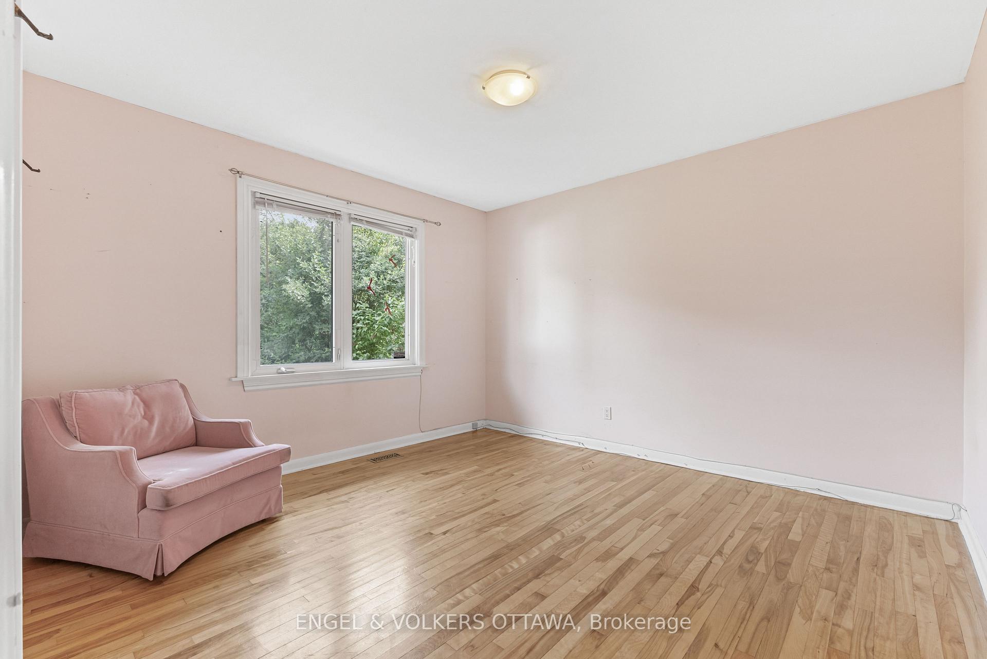 Photo 23 of 960 Chapman Boulevard, Ottawa, Elmvale Acres/Urbandale — HOMEH