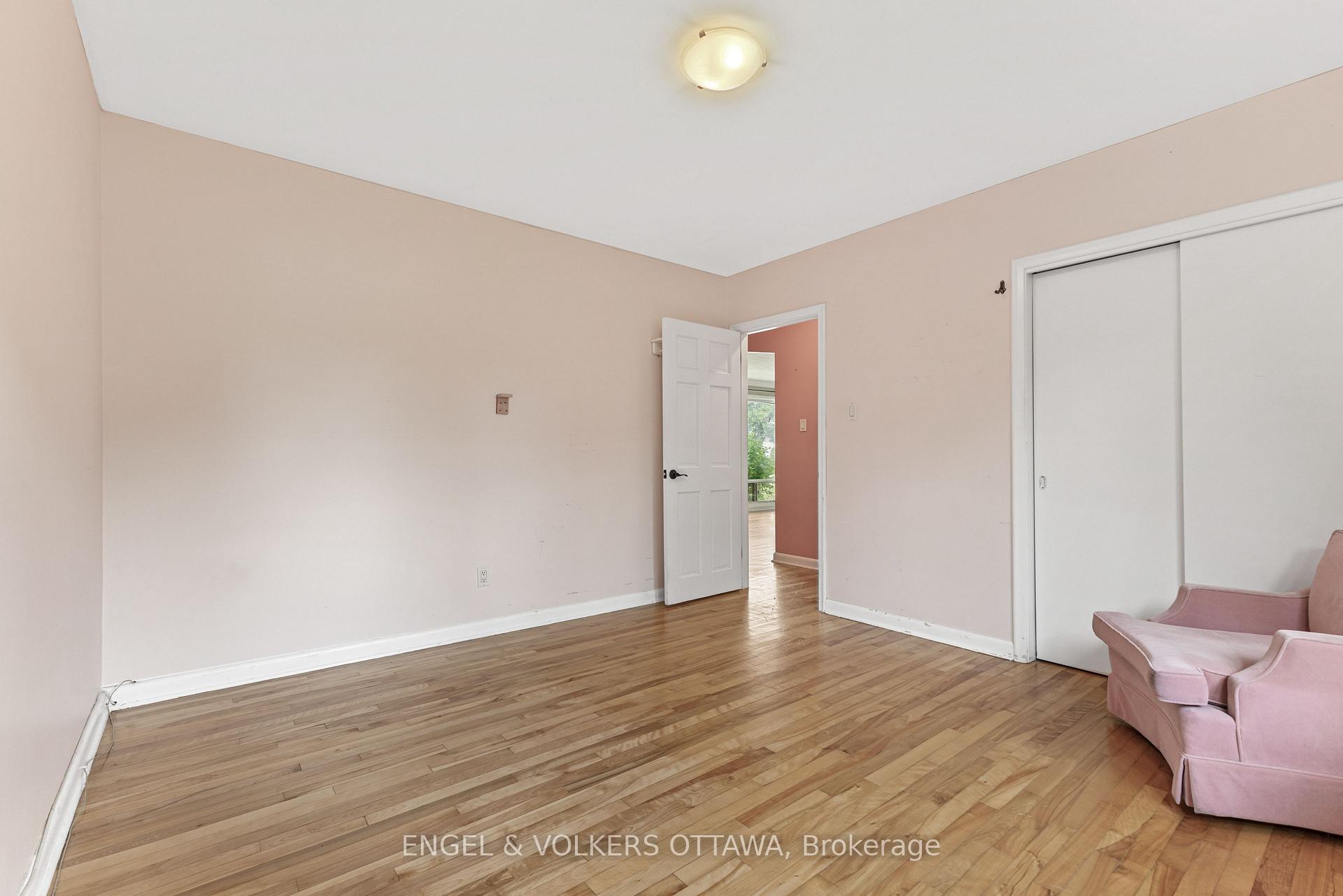 Photo 25 of 960 Chapman Boulevard, Ottawa, Elmvale Acres/Urbandale — HOMEH