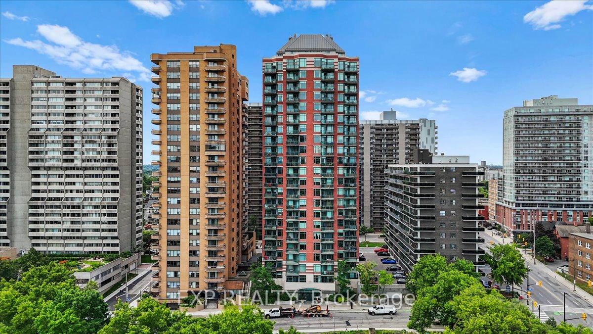 Front of Unit 1003, 570 Laurier Avenue W