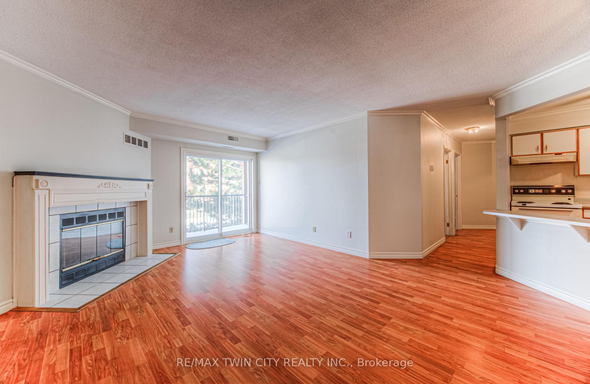 Photo 4 of Unit 44, 3085 Kingsway Drive, Kitchener — HOMEH