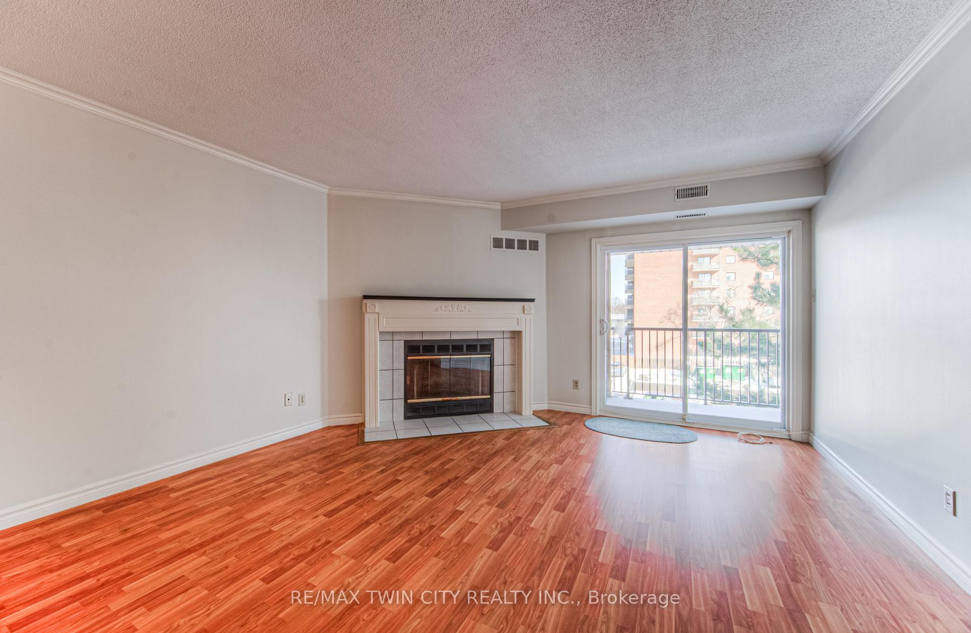 Photo 5 of Unit 44, 3085 Kingsway Drive, Kitchener — HOMEH