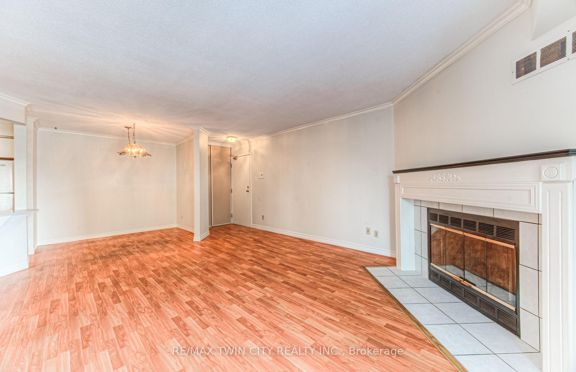 Photo 6 of Unit 44, 3085 Kingsway Drive, Kitchener — HOMEH
