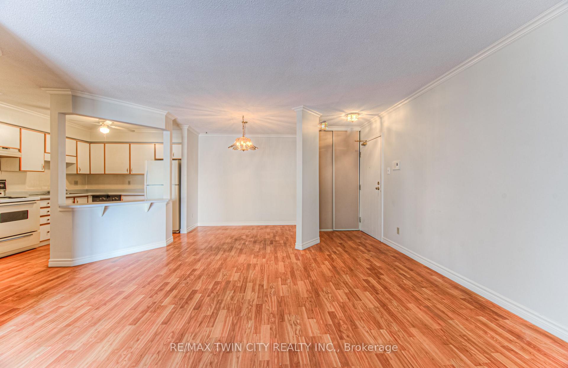 Photo 7 of Unit 44, 3085 Kingsway Drive, Kitchener — HOMEH