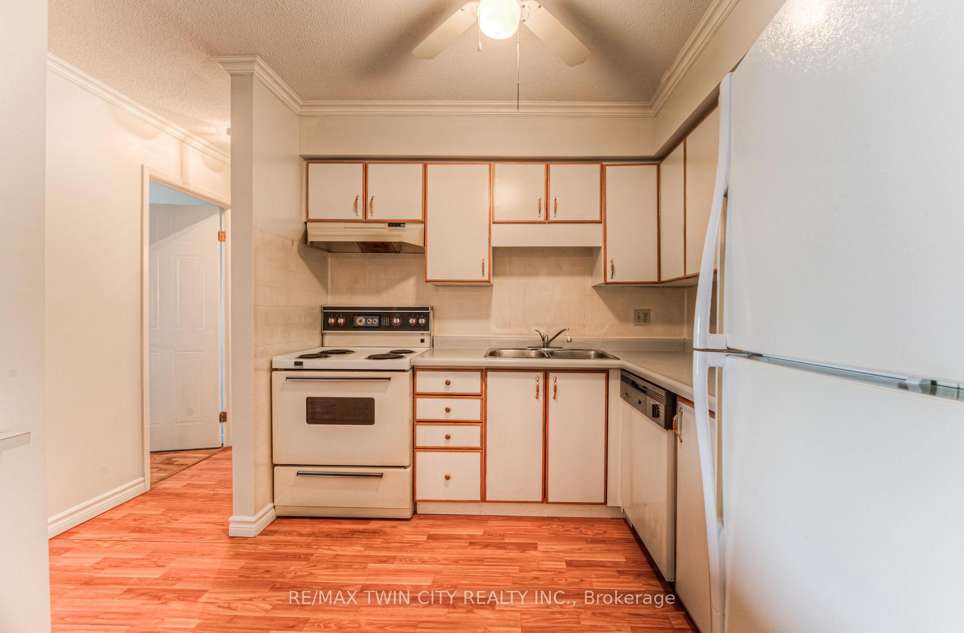 Photo 11 of Unit 44, 3085 Kingsway Drive, Kitchener — HOMEH