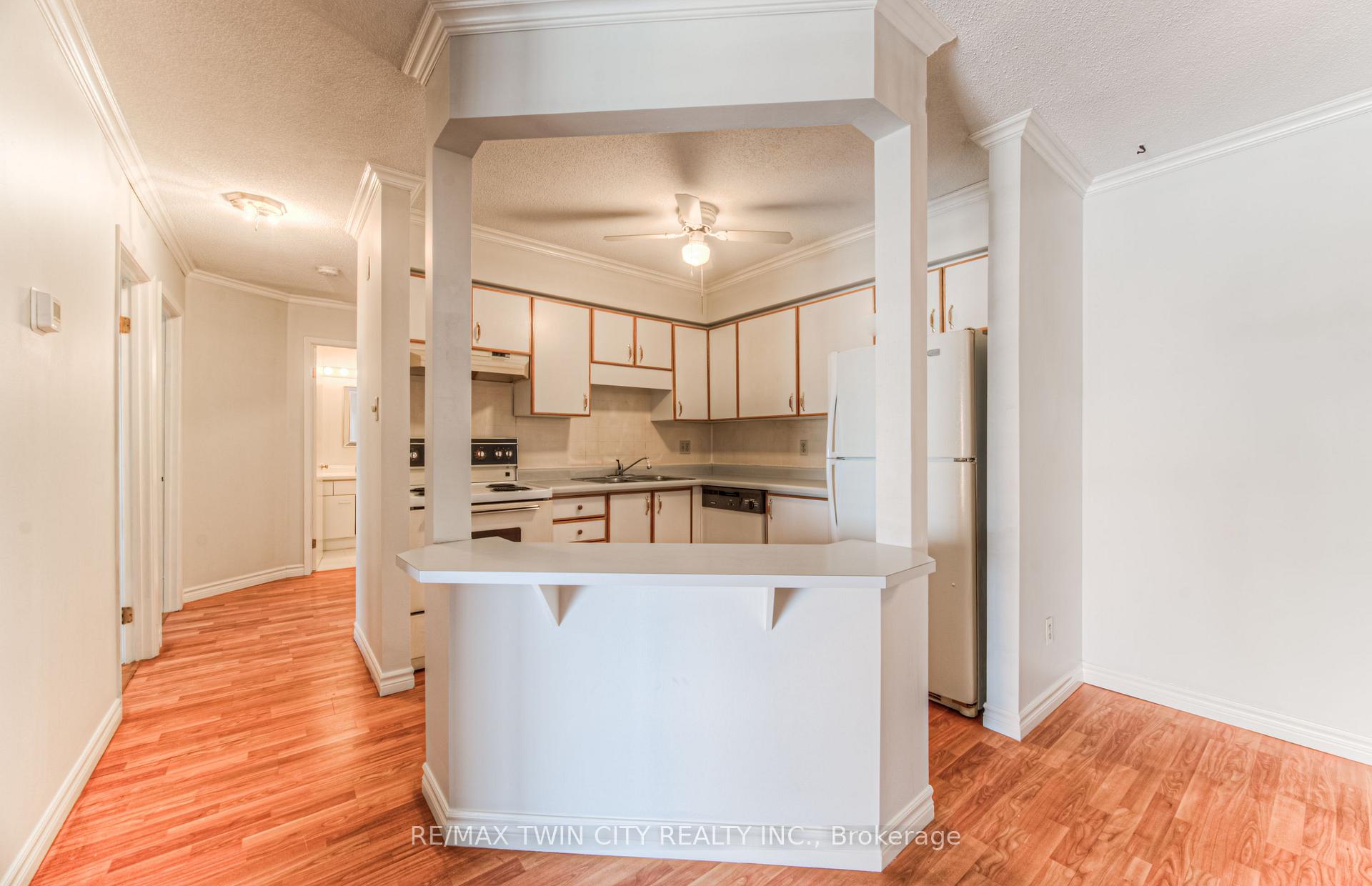 Photo 12 of Unit 44, 3085 Kingsway Drive, Kitchener — HOMEH