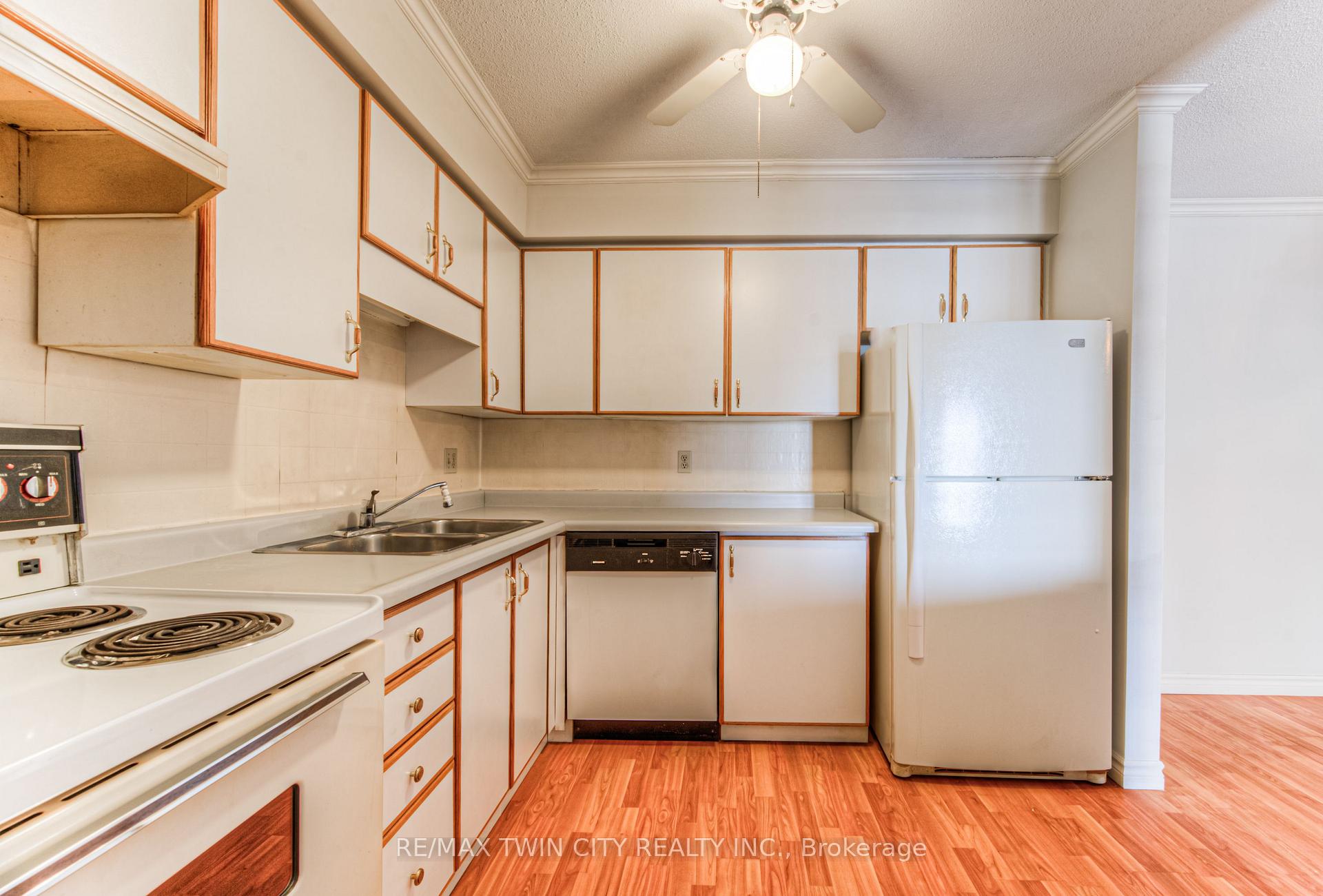 Photo 13 of Unit 44, 3085 Kingsway Drive, Kitchener — HOMEH