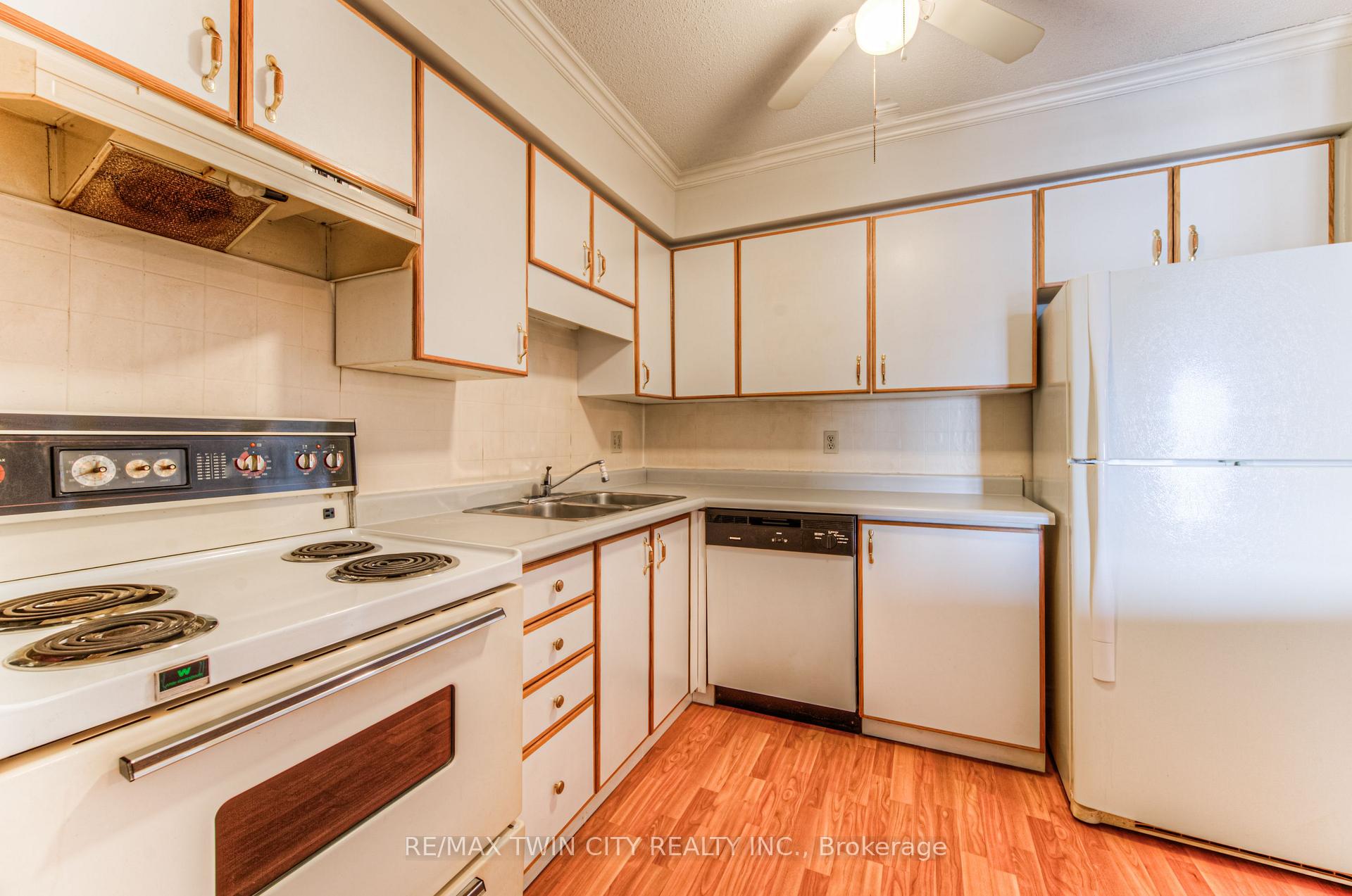 Photo 14 of Unit 44, 3085 Kingsway Drive, Kitchener — HOMEH