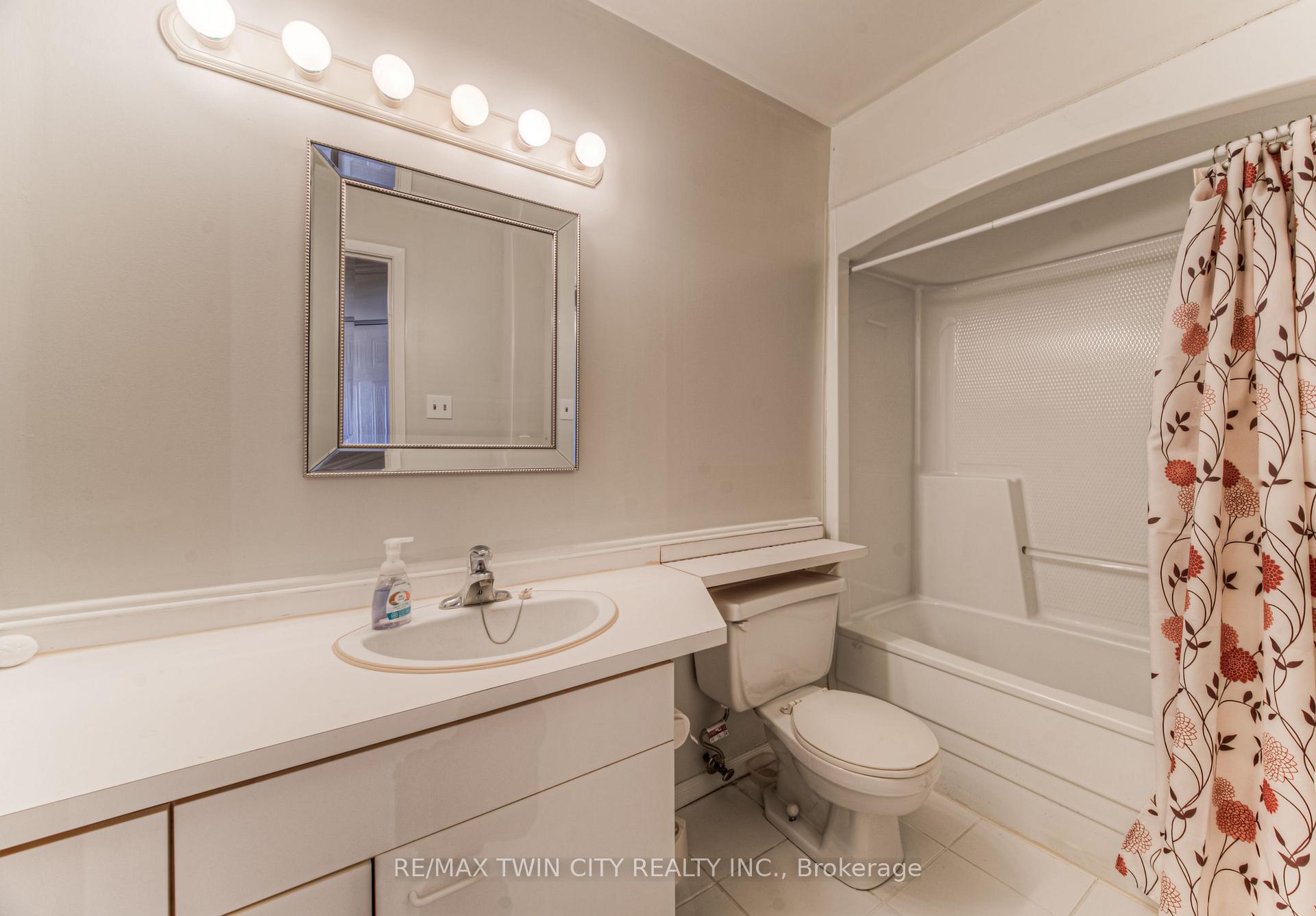 Photo 19 of Unit 44, 3085 Kingsway Drive, Kitchener — HOMEH