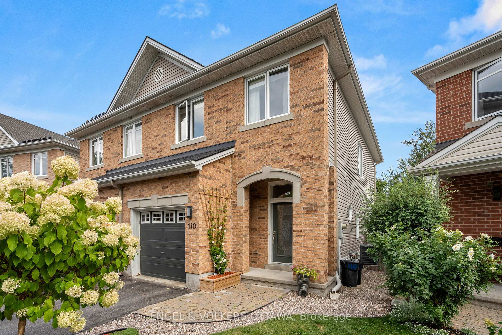 Photo 2 of 110 Encore Private, Ottawa, City View/Skyline/Fisher Heights/Parkwood Hills — HOMEH