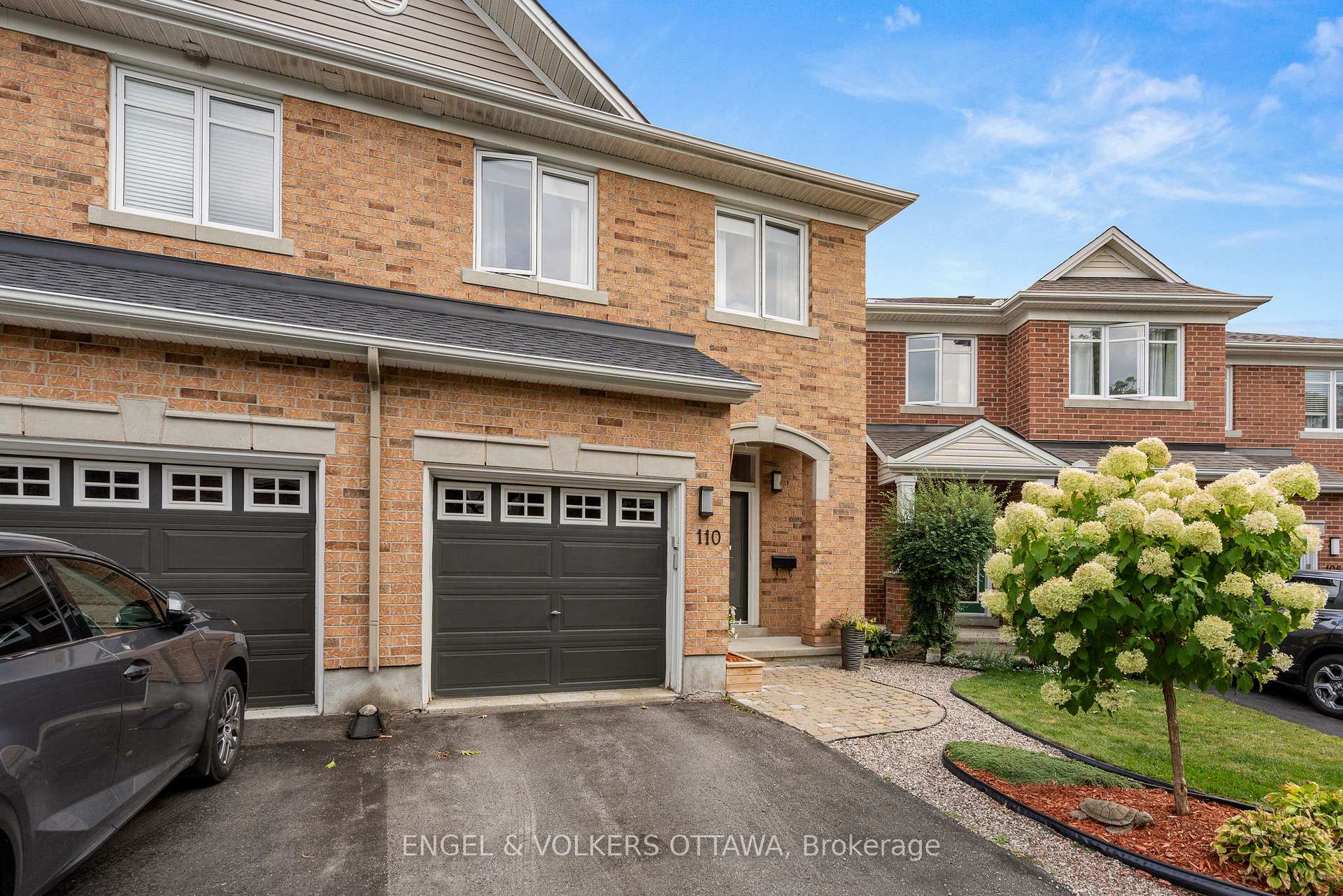 Photo 4 of 110 Encore Private, Ottawa, City View/Skyline/Fisher Heights/Parkwood Hills — HOMEH