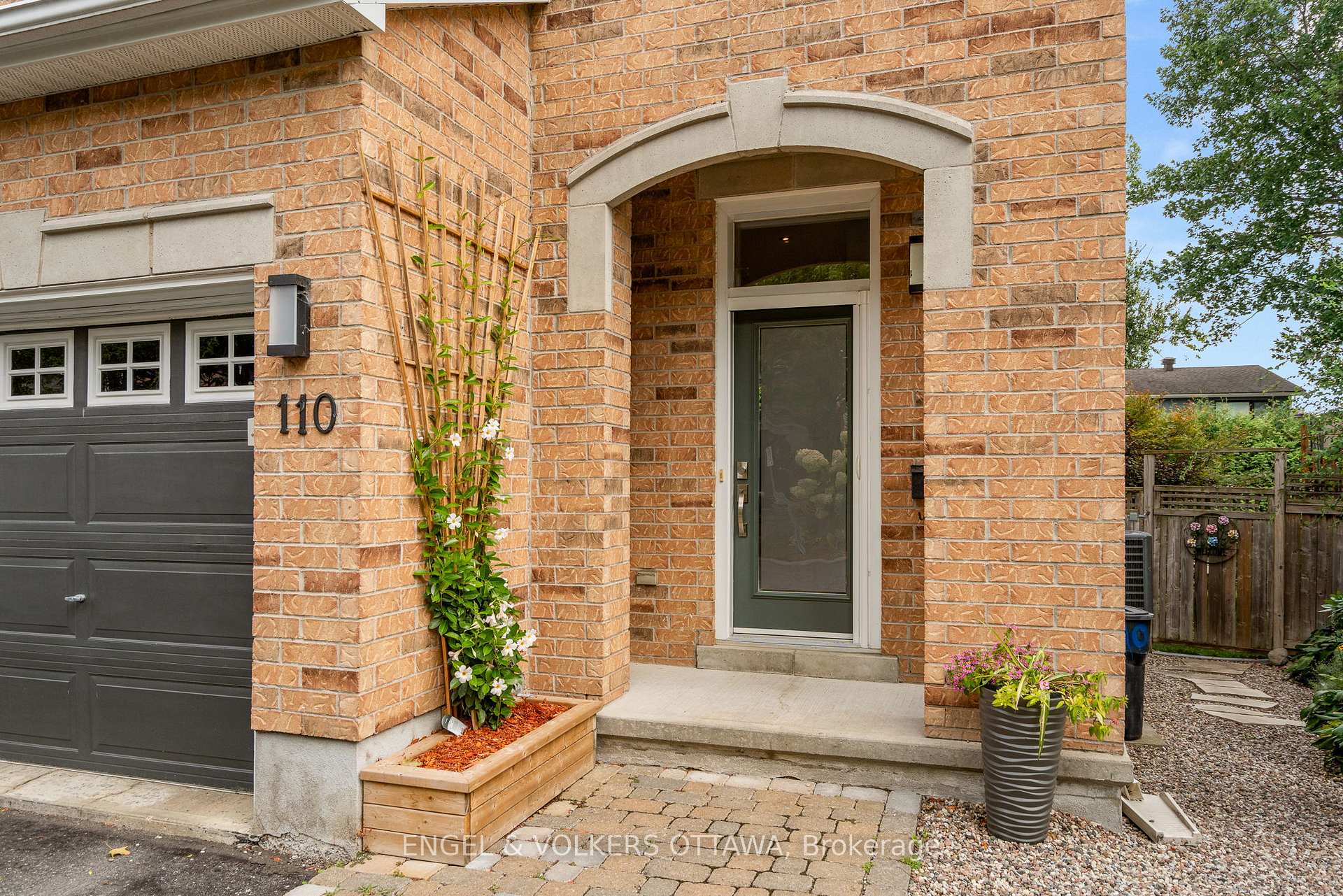 Photo 3 of 110 Encore Private, Ottawa, City View/Skyline/Fisher Heights/Parkwood Hills — HOMEH