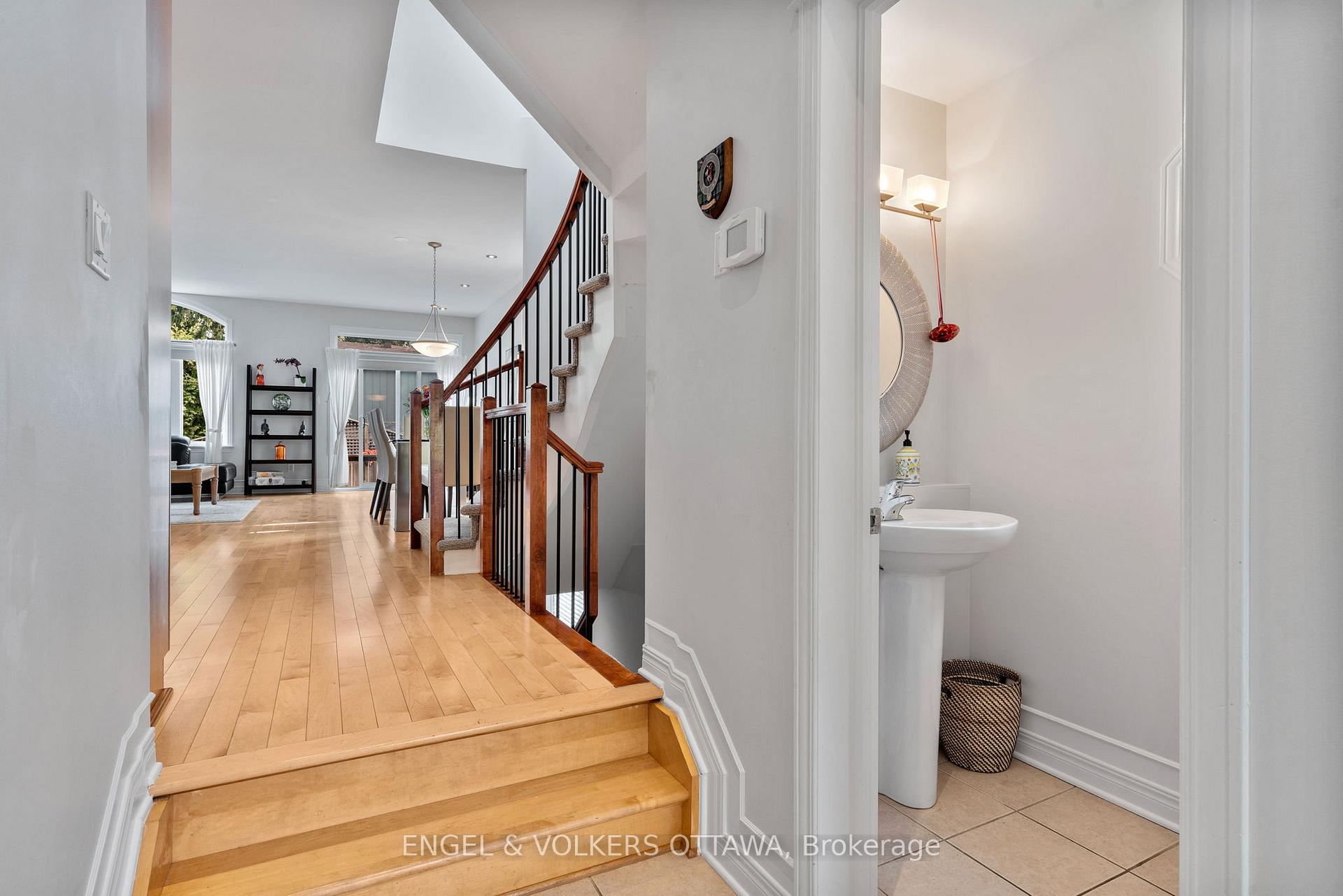 Photo 5 of 110 Encore Private, Ottawa, City View/Skyline/Fisher Heights/Parkwood Hills — HOMEH
