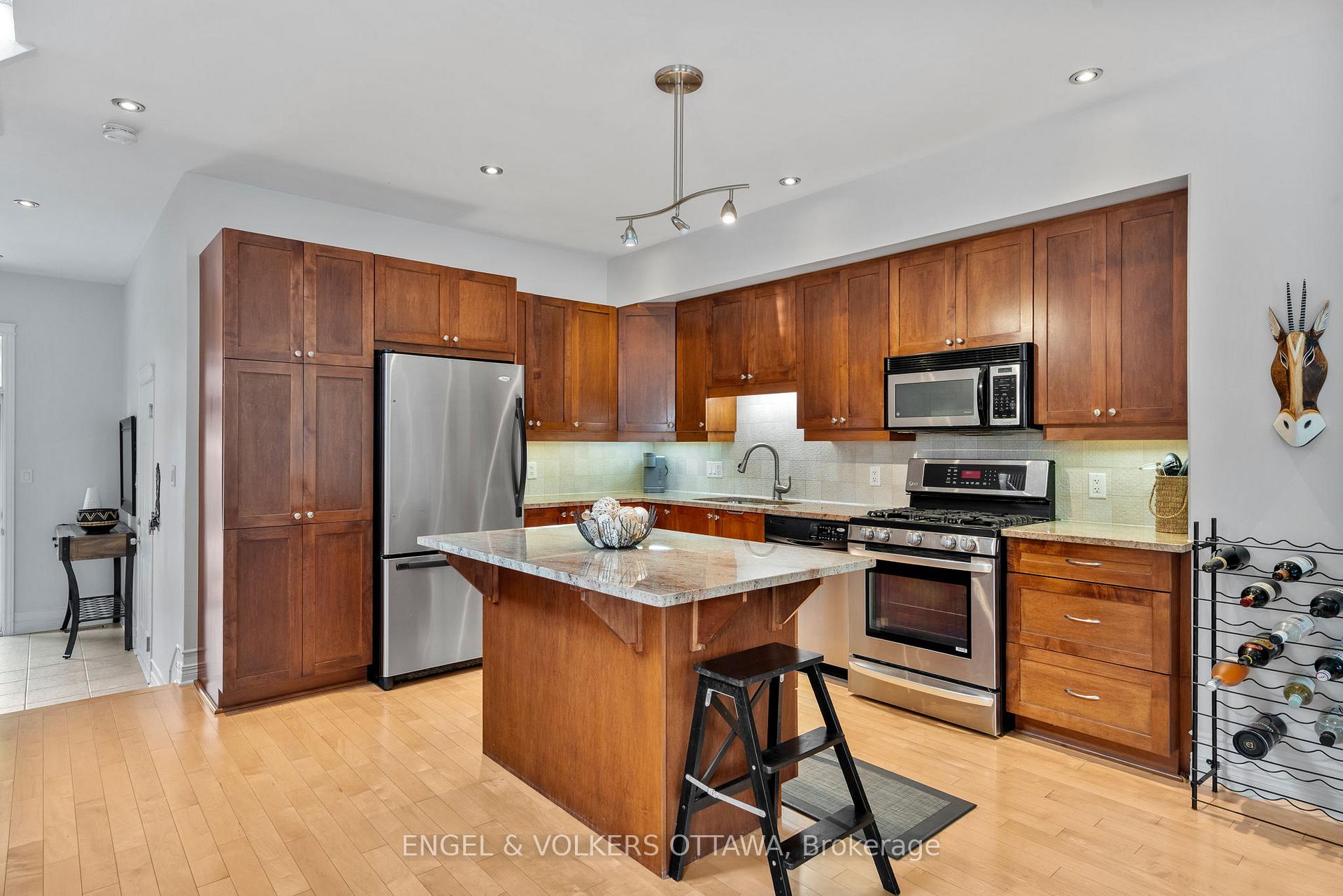 Photo 11 of 110 Encore Private, Ottawa, City View/Skyline/Fisher Heights/Parkwood Hills — HOMEH