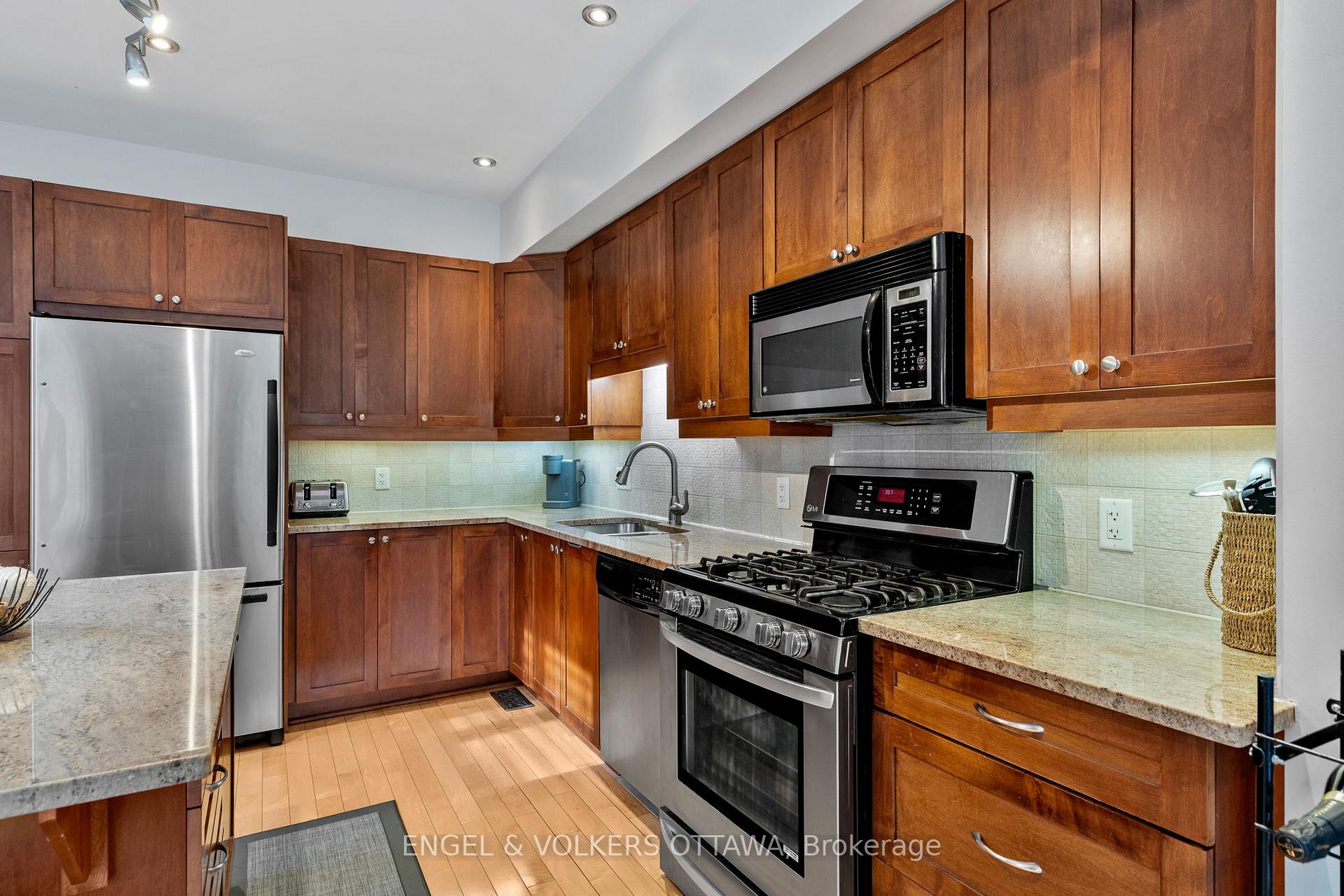Photo 9 of 110 Encore Private, Ottawa, City View/Skyline/Fisher Heights/Parkwood Hills — HOMEH