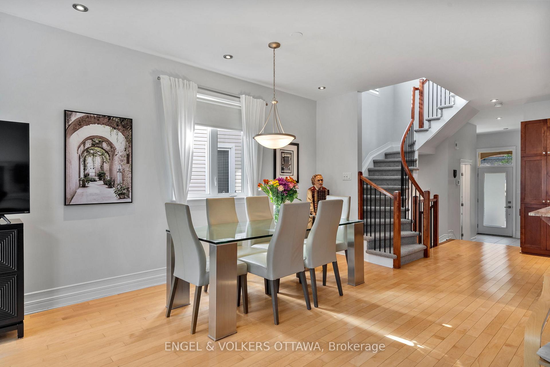 Photo 10 of 110 Encore Private, Ottawa, City View/Skyline/Fisher Heights/Parkwood Hills — HOMEH