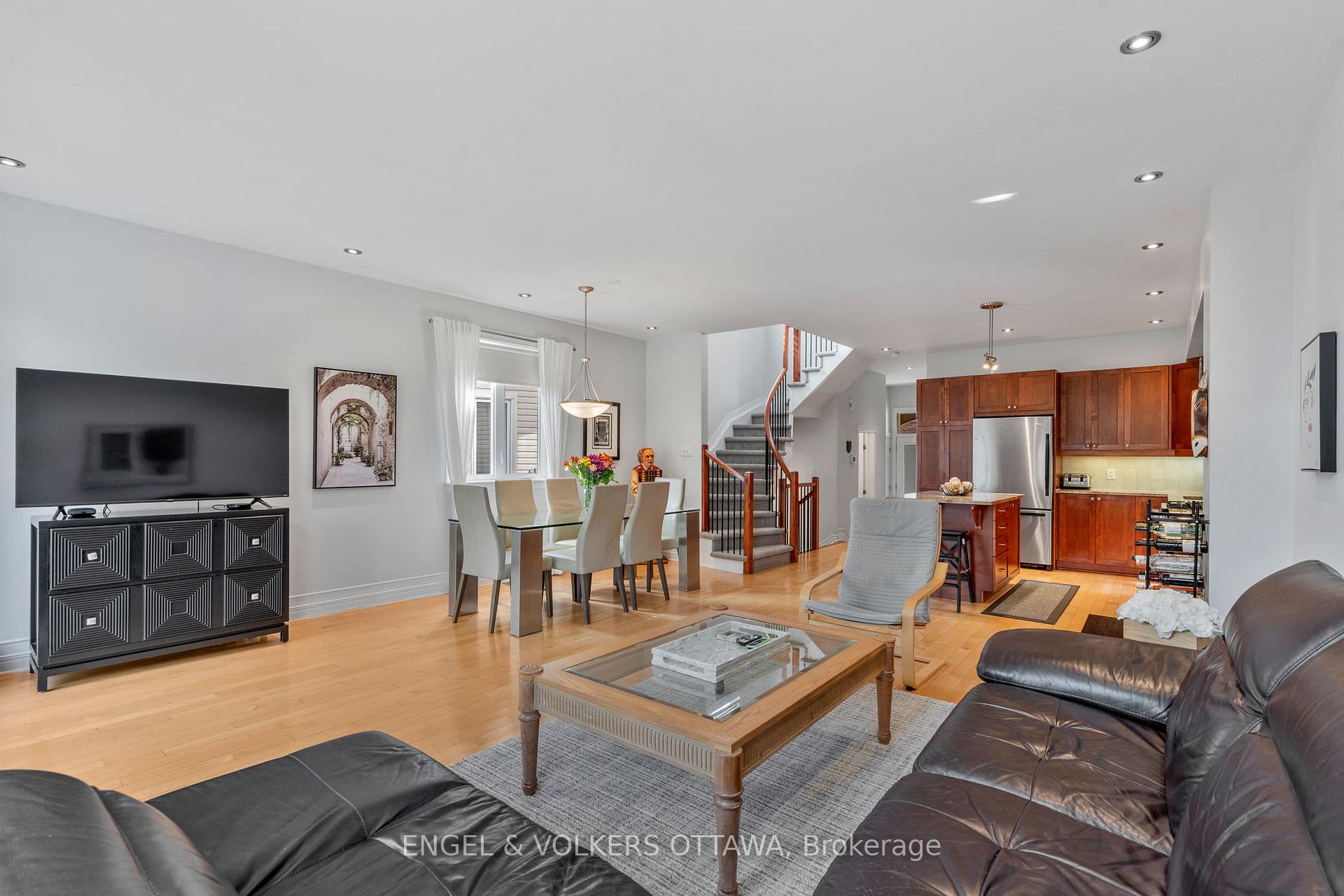 Photo 12 of 110 Encore Private, Ottawa, City View/Skyline/Fisher Heights/Parkwood Hills — HOMEH