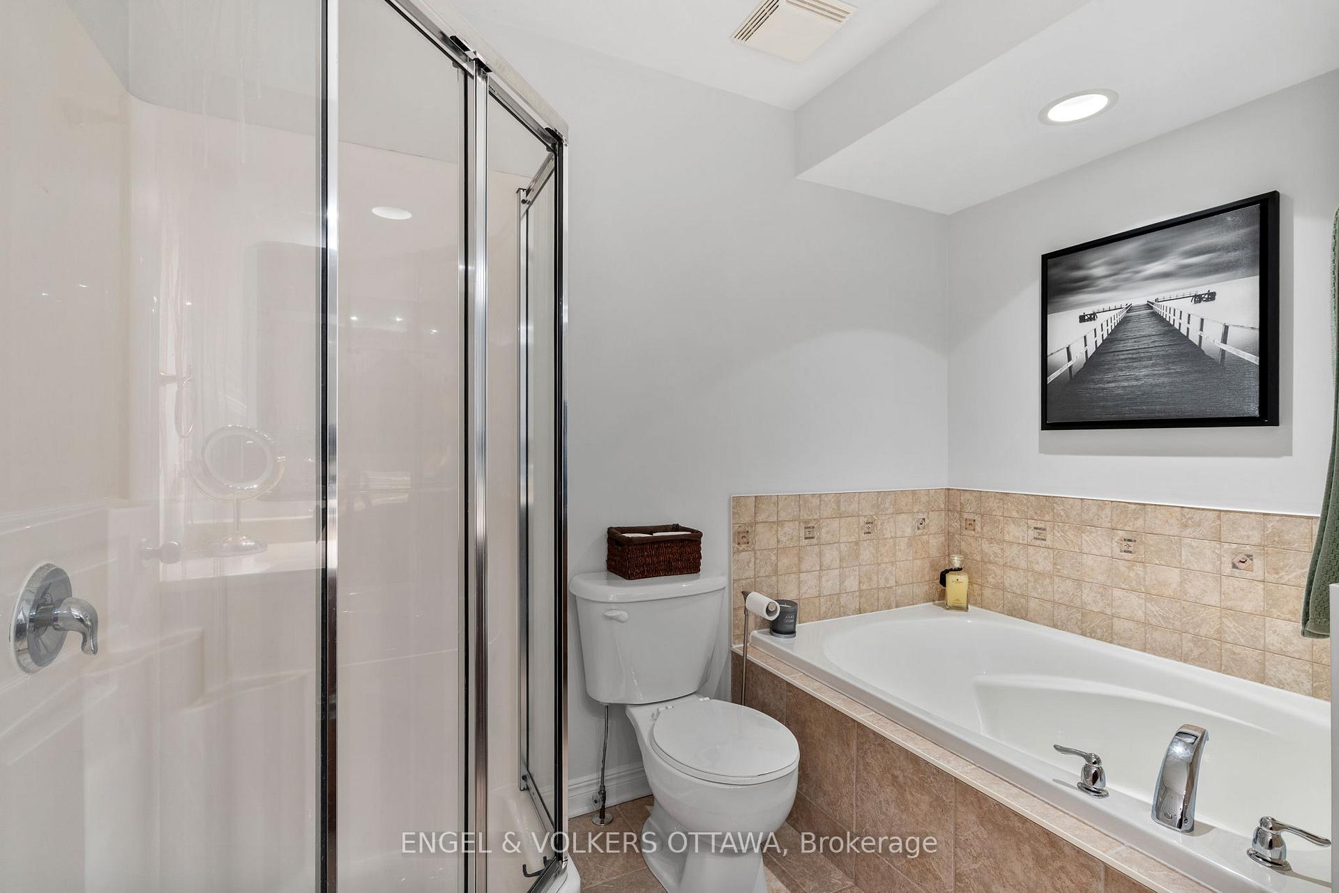 Photo 21 of 110 Encore Private, Ottawa, City View/Skyline/Fisher Heights/Parkwood Hills — HOMEH