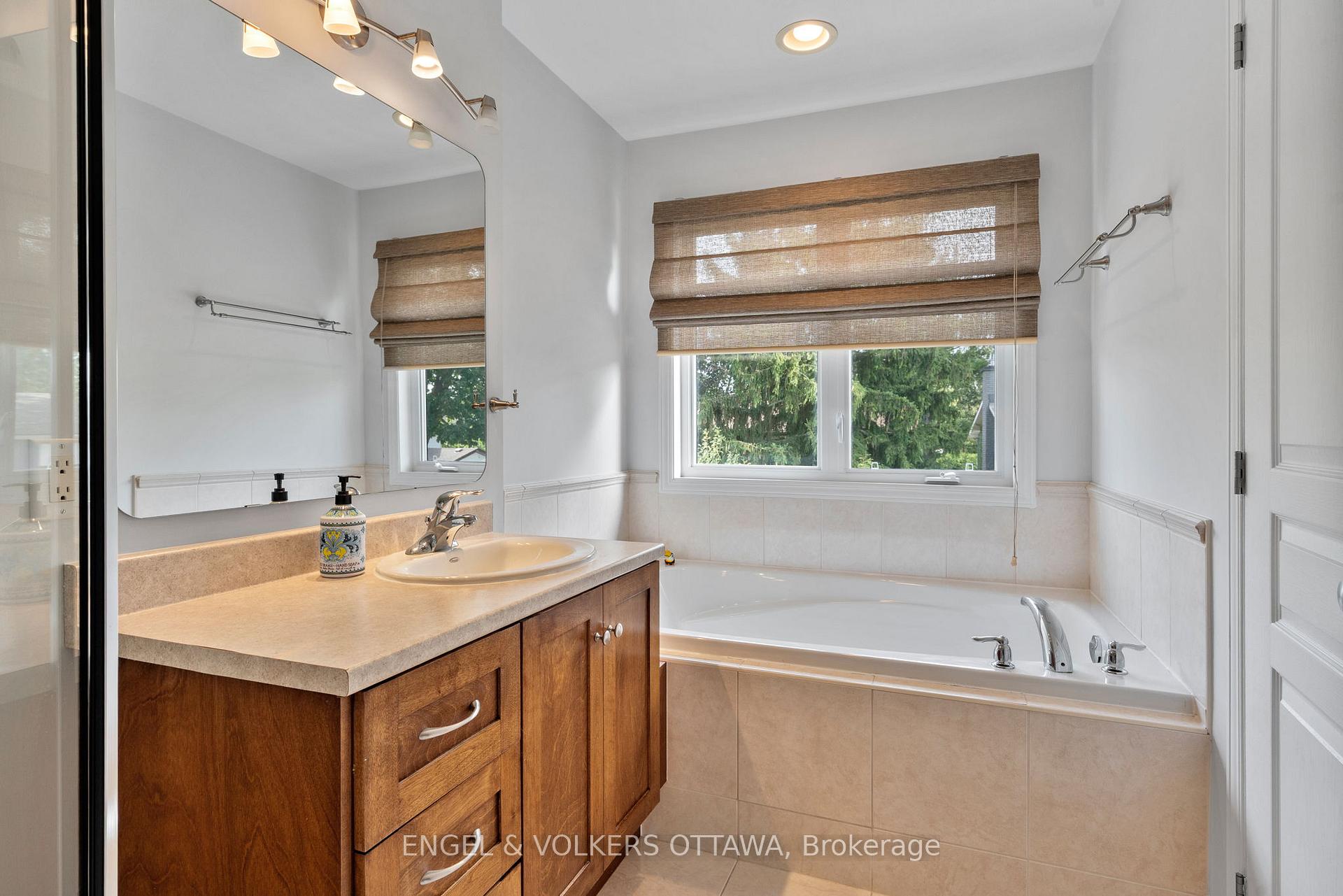Photo 28 of 110 Encore Private, Ottawa, City View/Skyline/Fisher Heights/Parkwood Hills — HOMEH