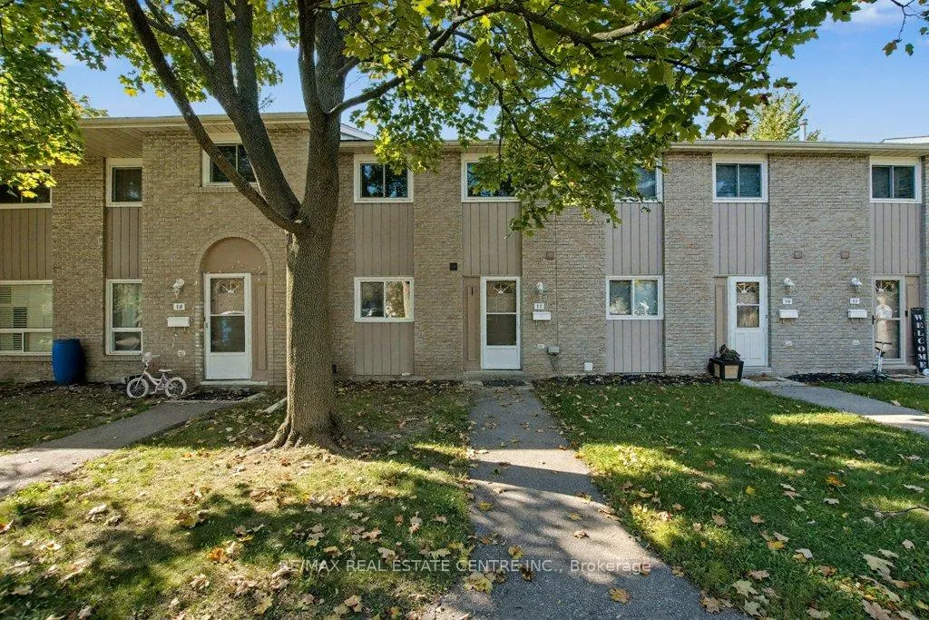 Front of Unit 17, 25 Upper Canada Drive