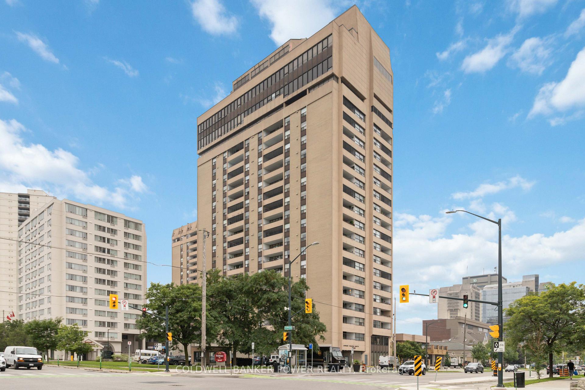 Front of Unit 701, 389 Dundas Street