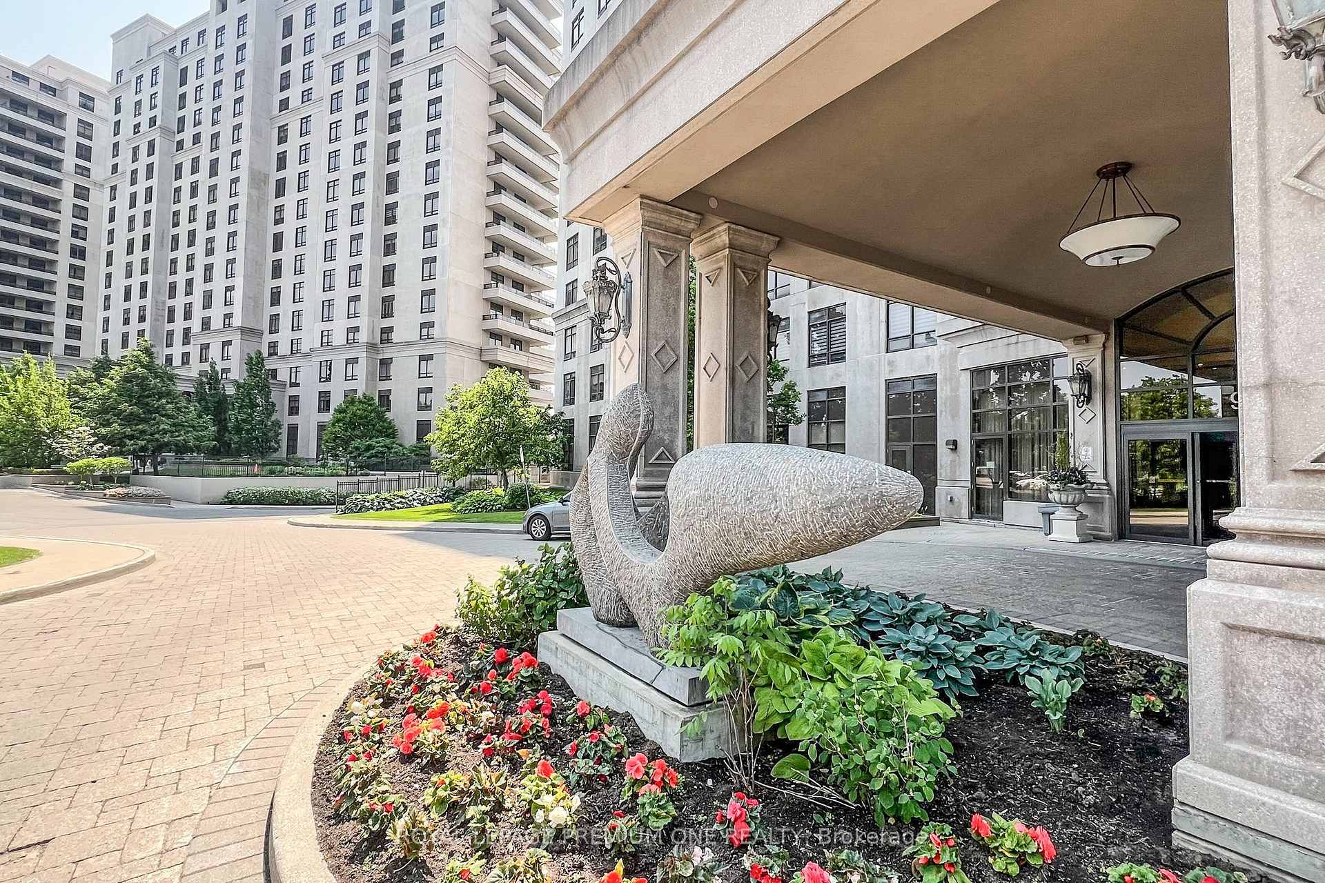 Photo 3 of Unit 606, 9235 Jane Street, Vaughan, Maple — HOMEH