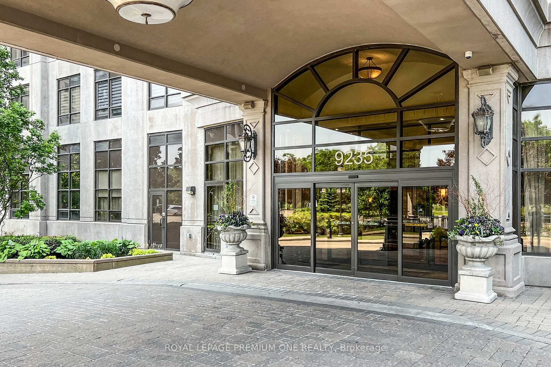 Photo 5 of Unit 606, 9235 Jane Street, Vaughan, Maple — HOMEH