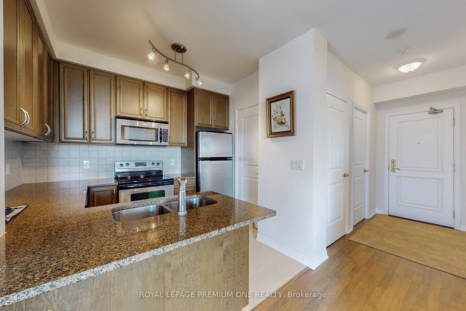 Photo 15 of Unit 606, 9235 Jane Street, Vaughan, Maple — HOMEH