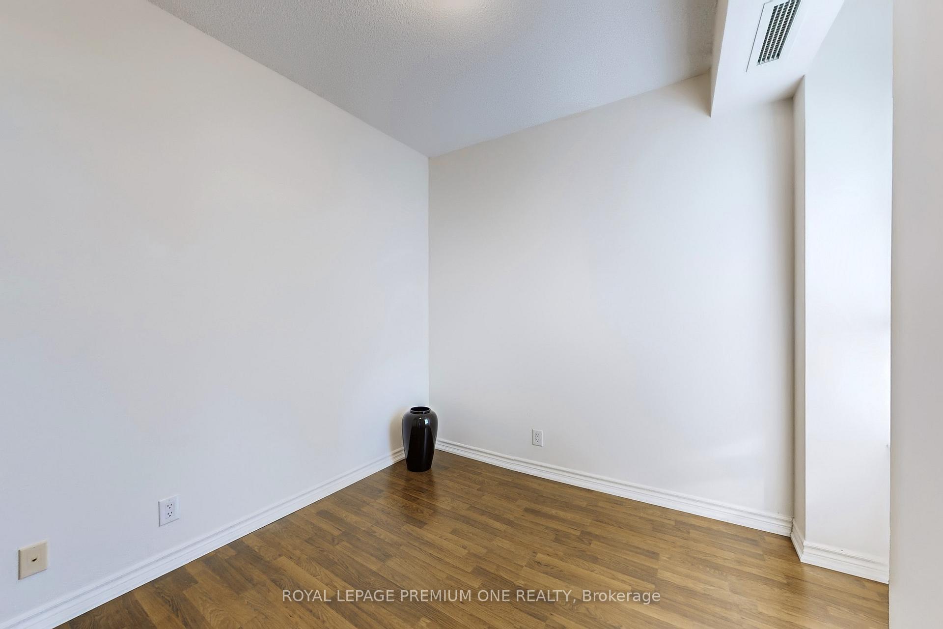 Photo 23 of Unit 606, 9235 Jane Street, Vaughan, Maple — HOMEH