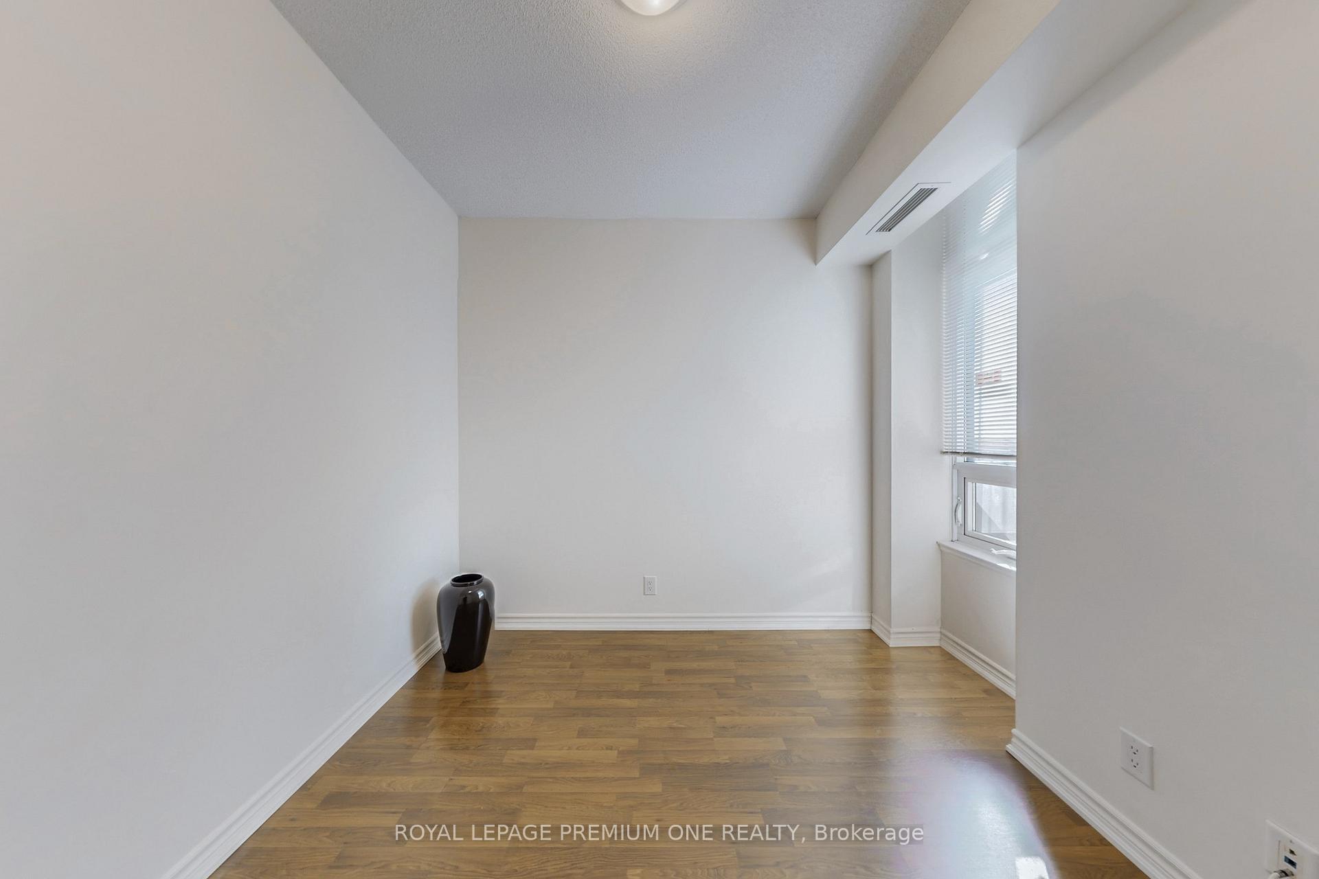 Photo 24 of Unit 606, 9235 Jane Street, Vaughan, Maple — HOMEH