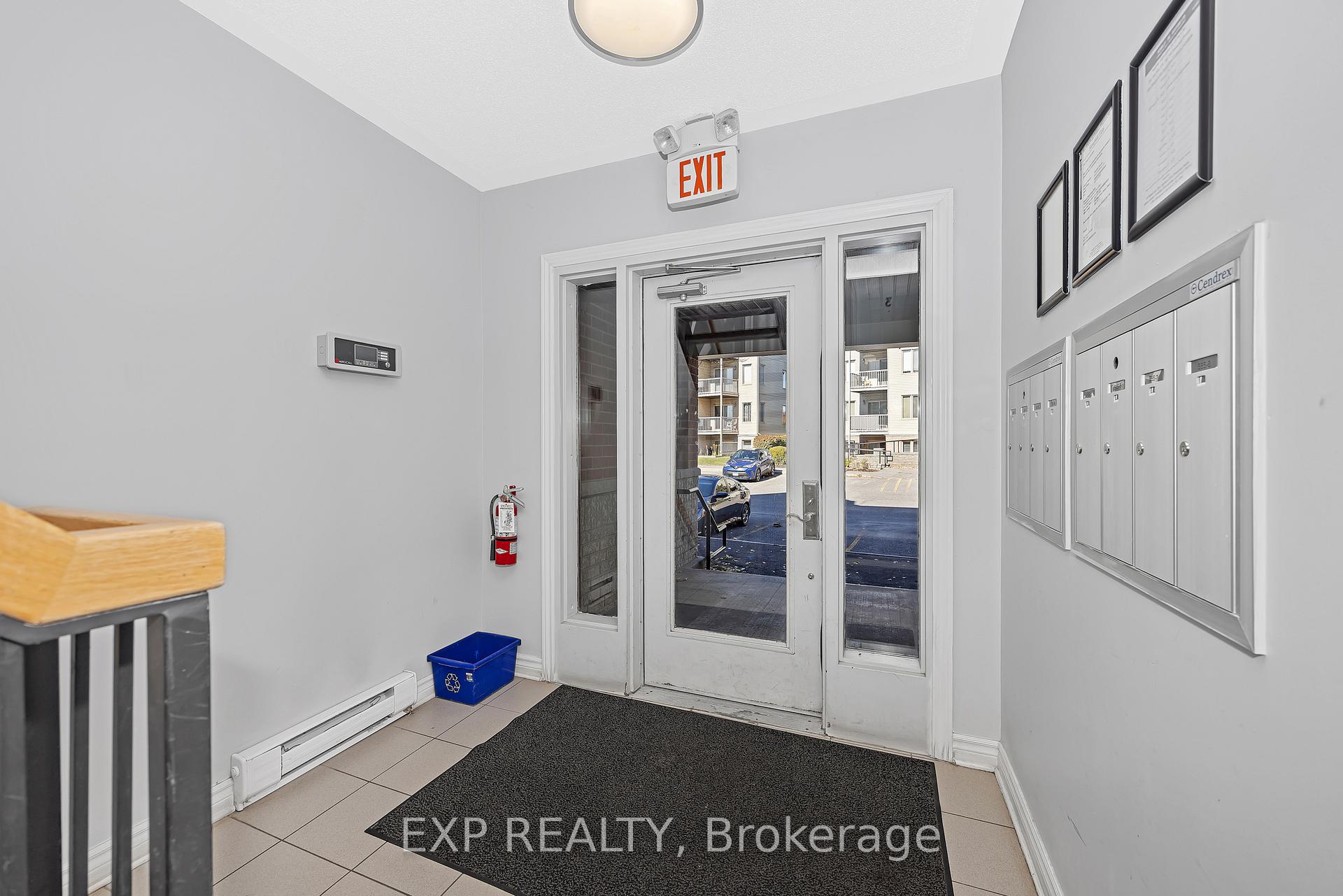 Photo 4 of Unit 6, 585 Stonefield Private, Ottawa, Barrhaven East — HOMEH