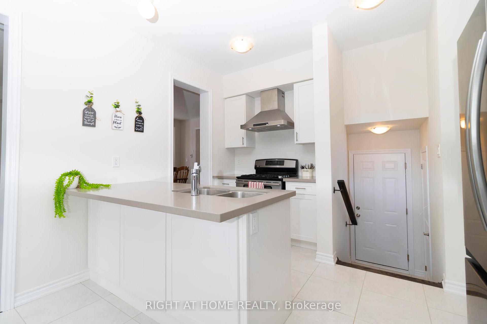 Photo 23 of 36 Ford Street, Brant, Paris — HOMEH