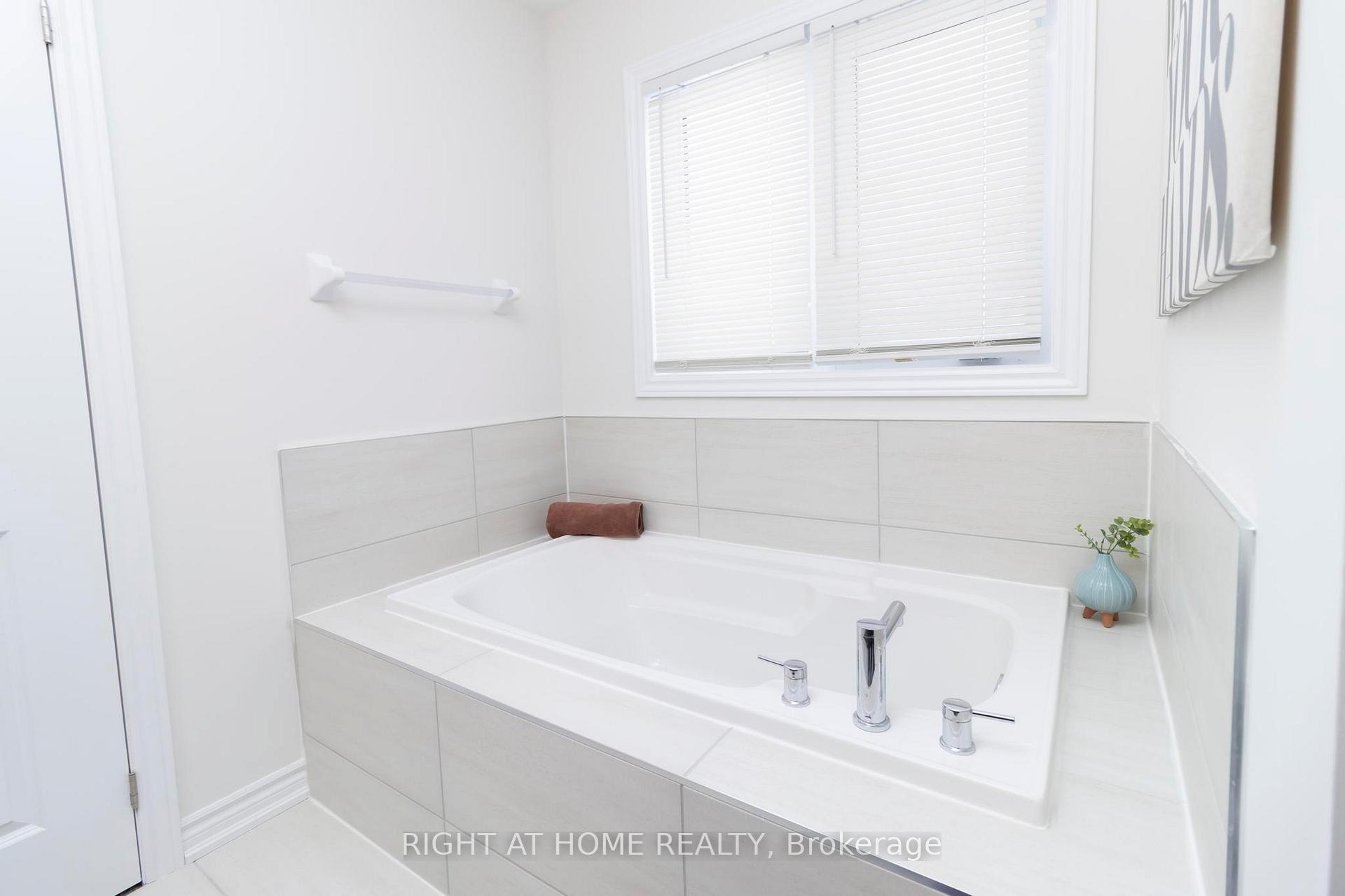 Photo 31 of 36 Ford Street, Brant, Paris — HOMEH