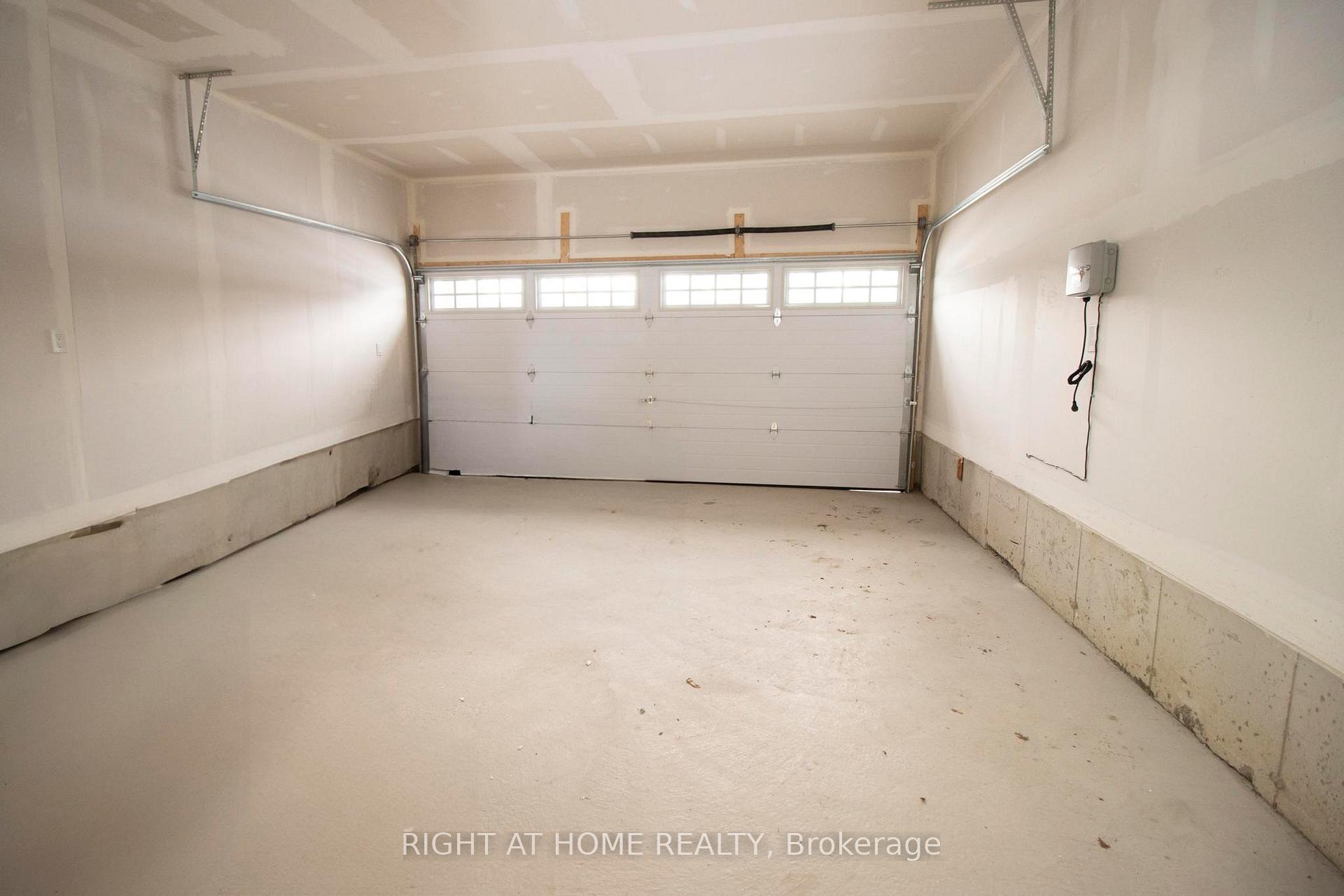 Photo 35 of 36 Ford Street, Brant, Paris — HOMEH