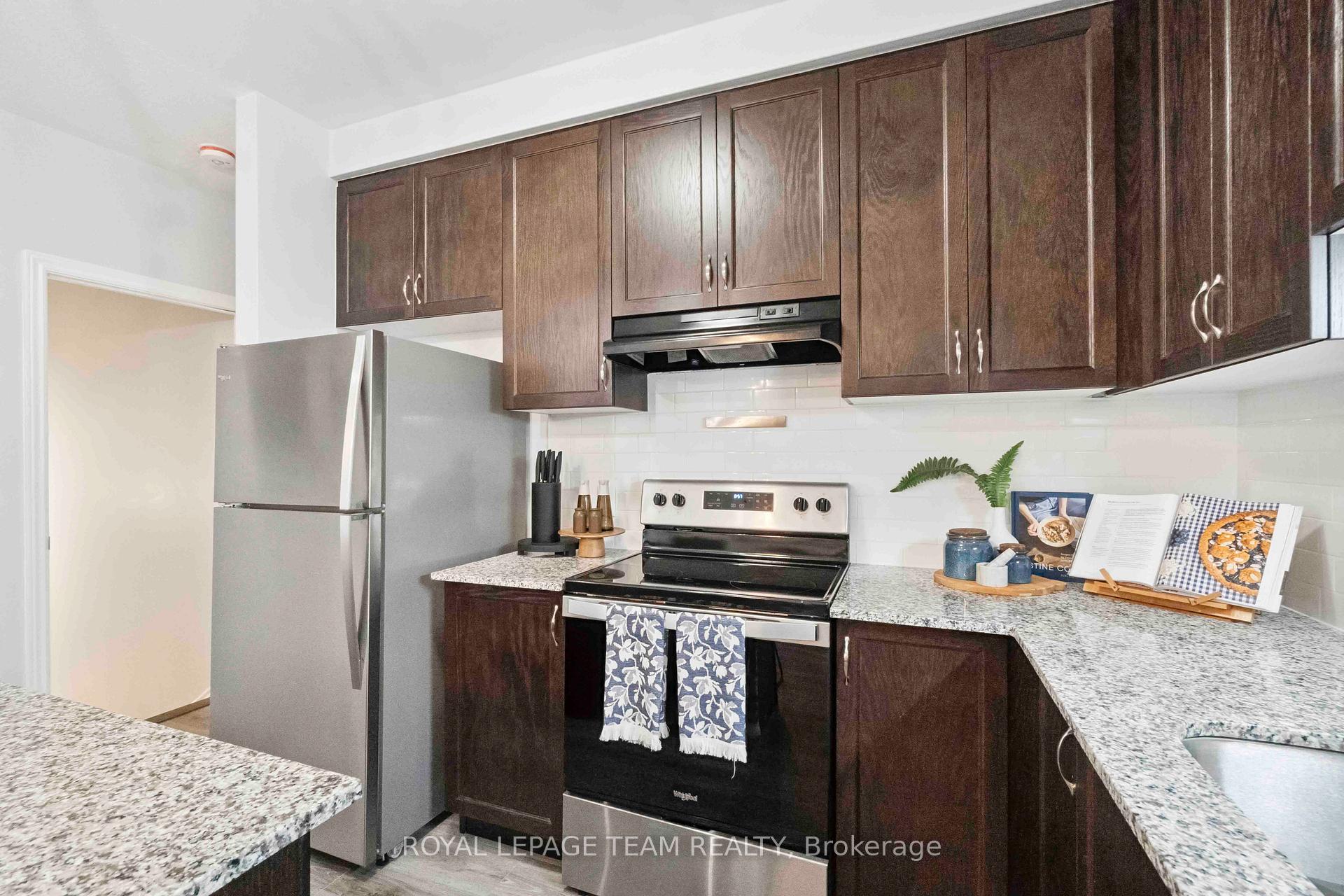 Photo 20 of 606 Lapland Private, Ottawa, Kanata - Emerald Meadows/Trailwest — HOMEH