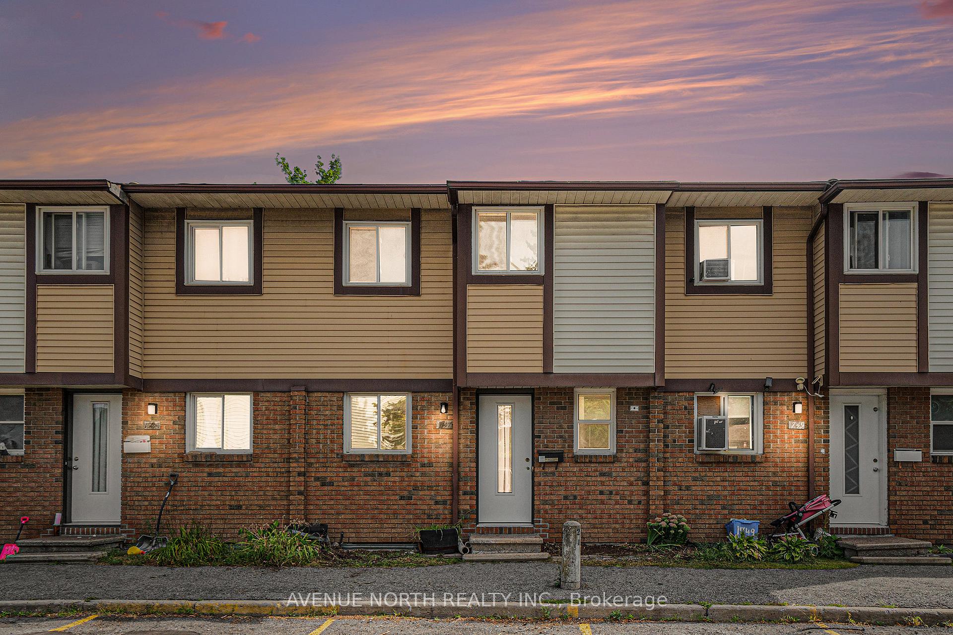 Photo 1 of 1747 Dondale St Street, Ottawa, Pineview — HOMEH