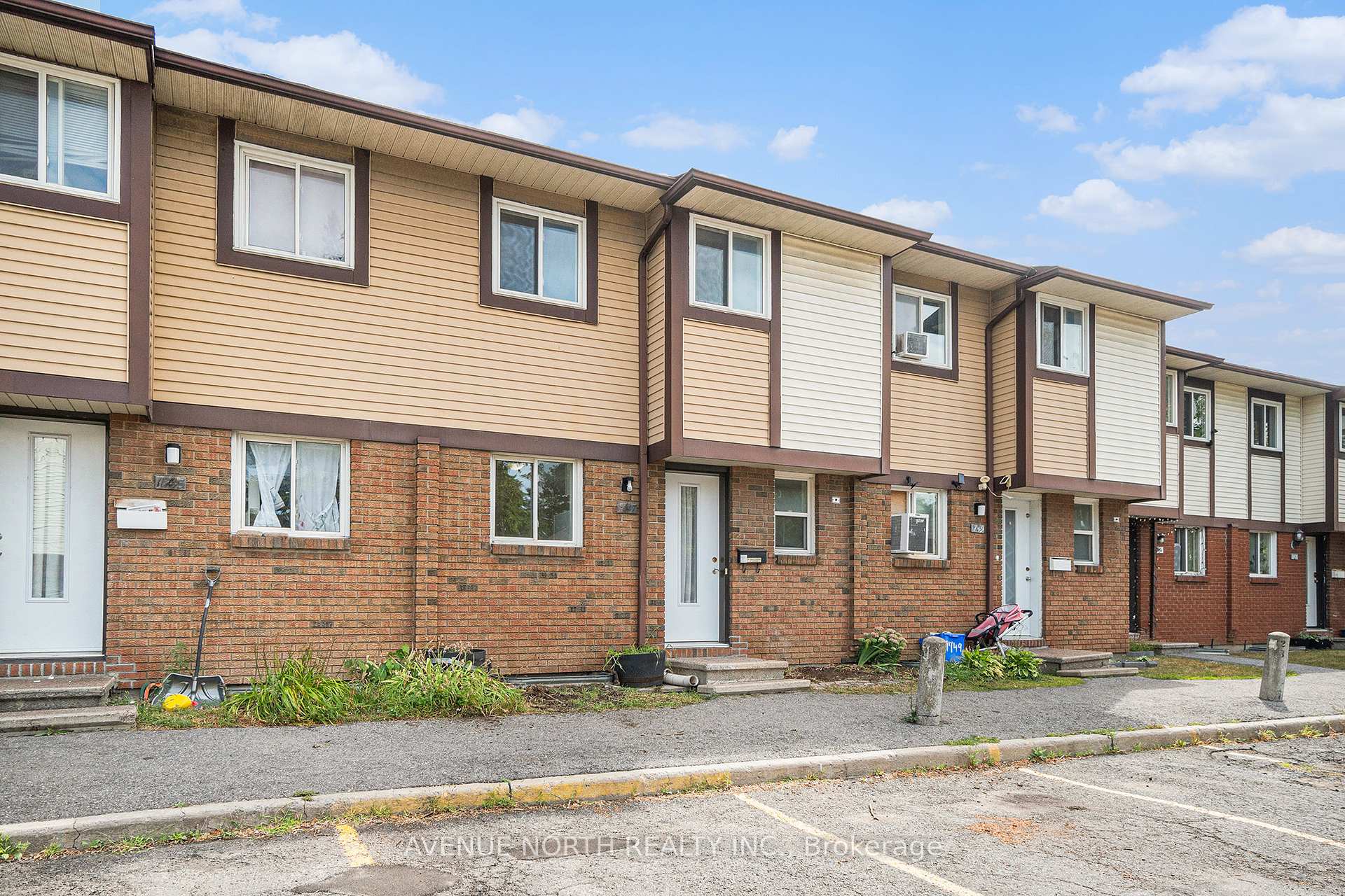 Photo 3 of 1747 Dondale St Street, Ottawa, Pineview — HOMEH